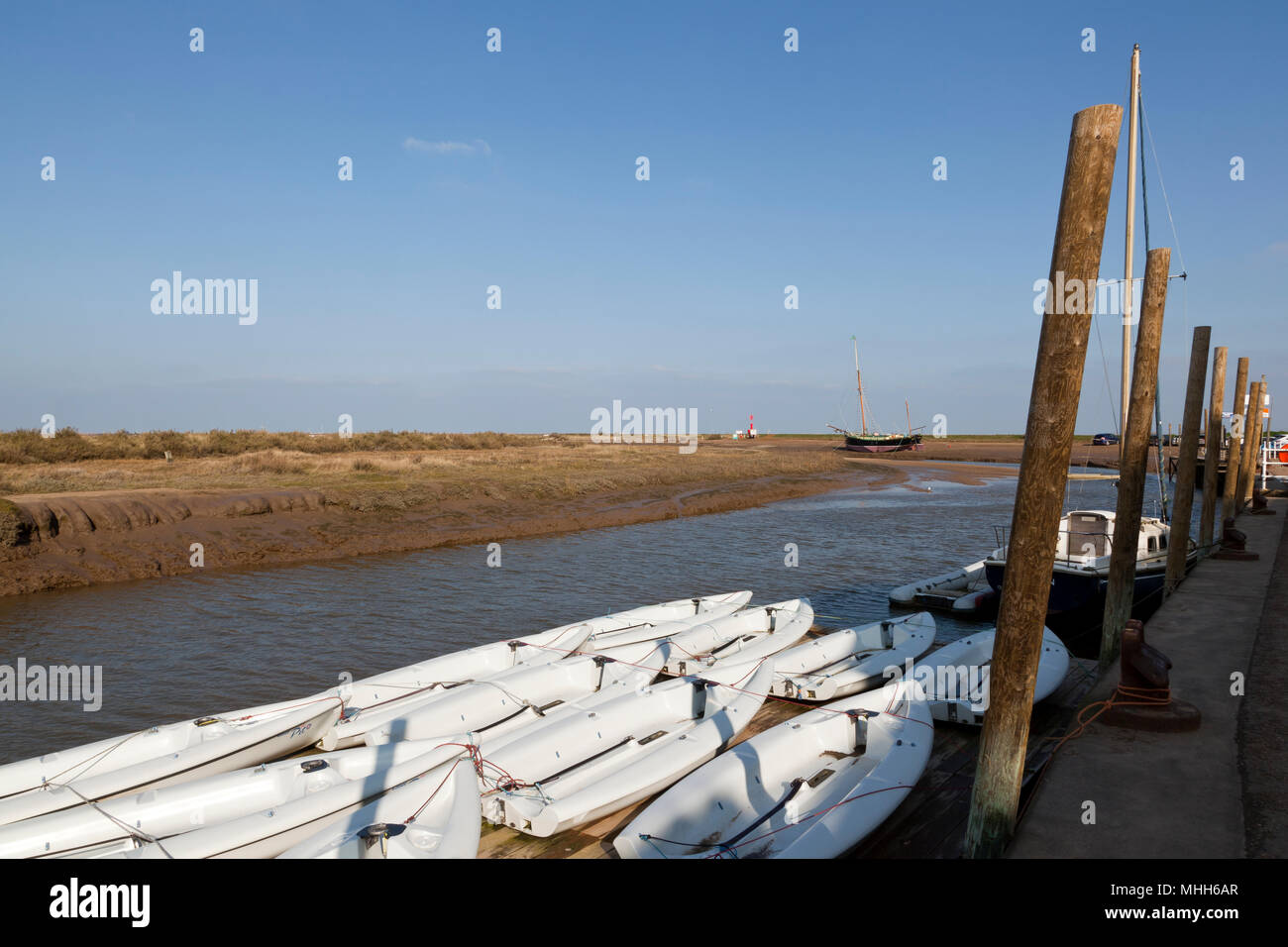 Kleines Boot mieten. Blakeney, Norfolk, Großbritannien Stockfoto