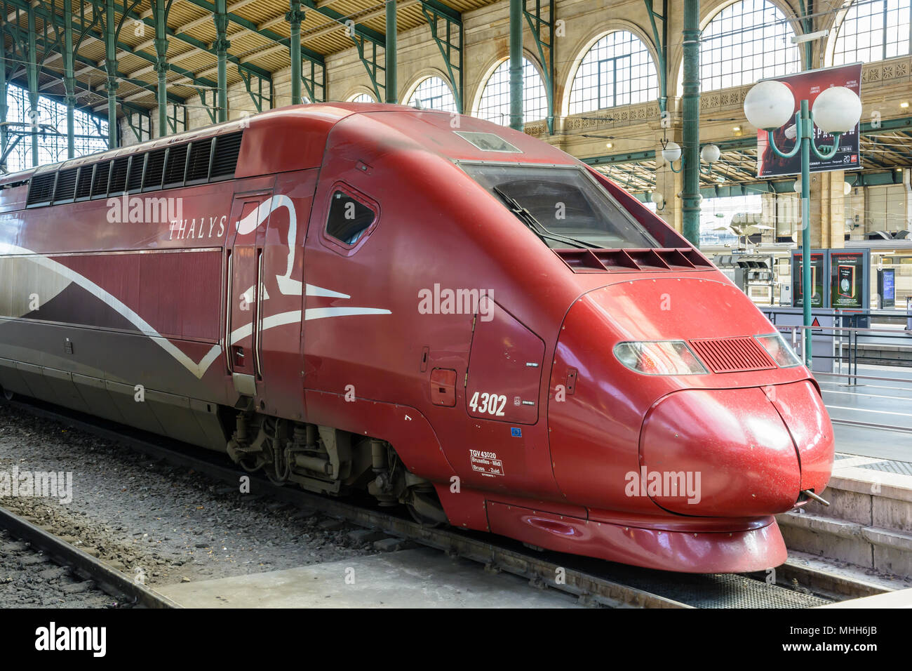 Lokomotive eines Thalys Hochgeschwindigkeitszüge, die von ALSTOM gebaut und von europäischen Konsortium Thalys International in Paris Gare du Nord Station stationiert. Stockfoto