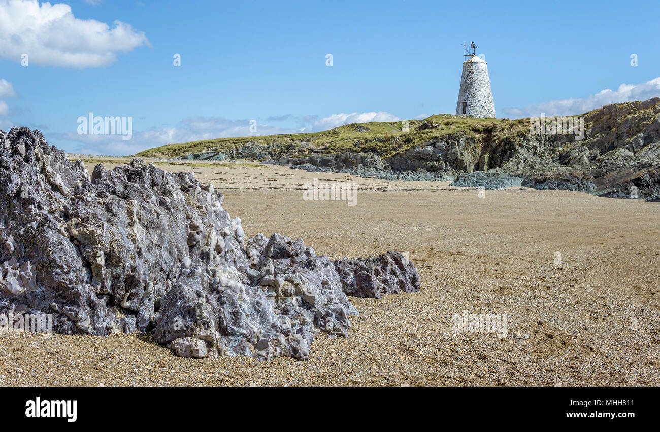 Twr Bach Leuchtturm an der Spitze der Llanddwyn Island auf Anglesey, Nordwales. Stockfoto