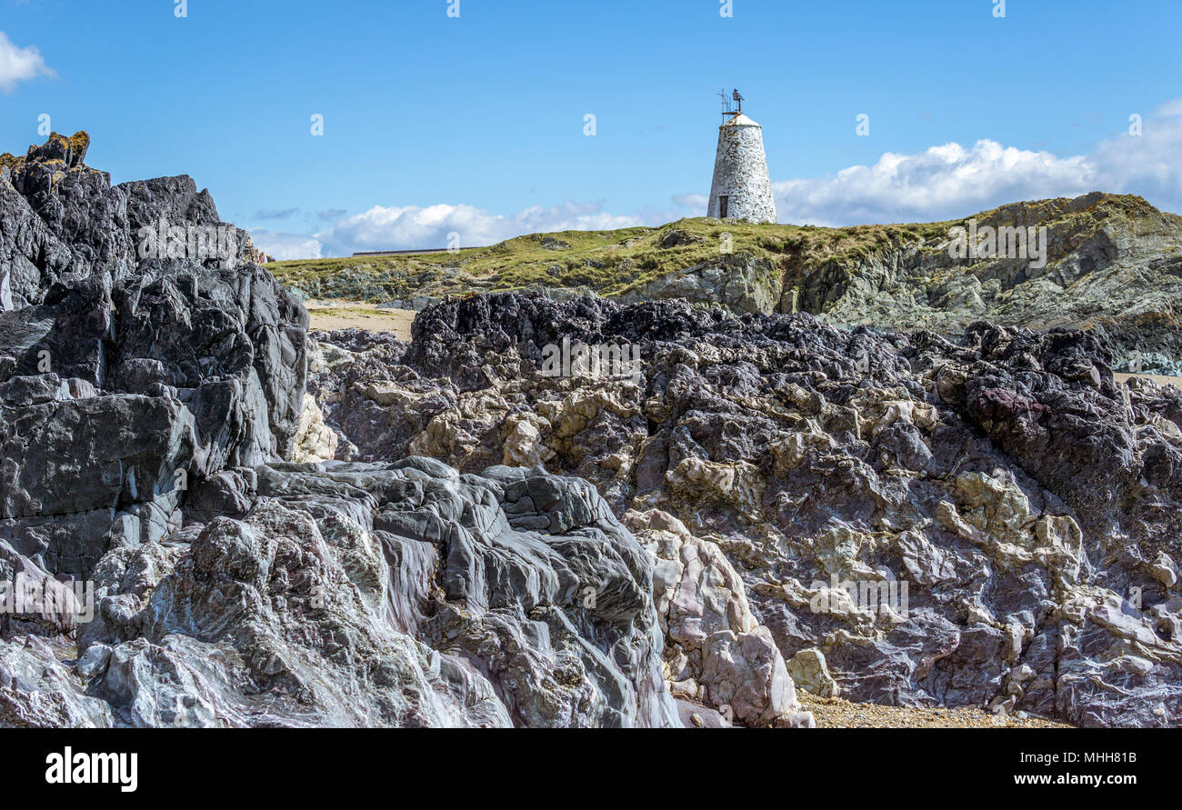 Twr Bach Leuchtturm an der Spitze der Llanddwyn Island auf Anglesey, Nordwales. Stockfoto