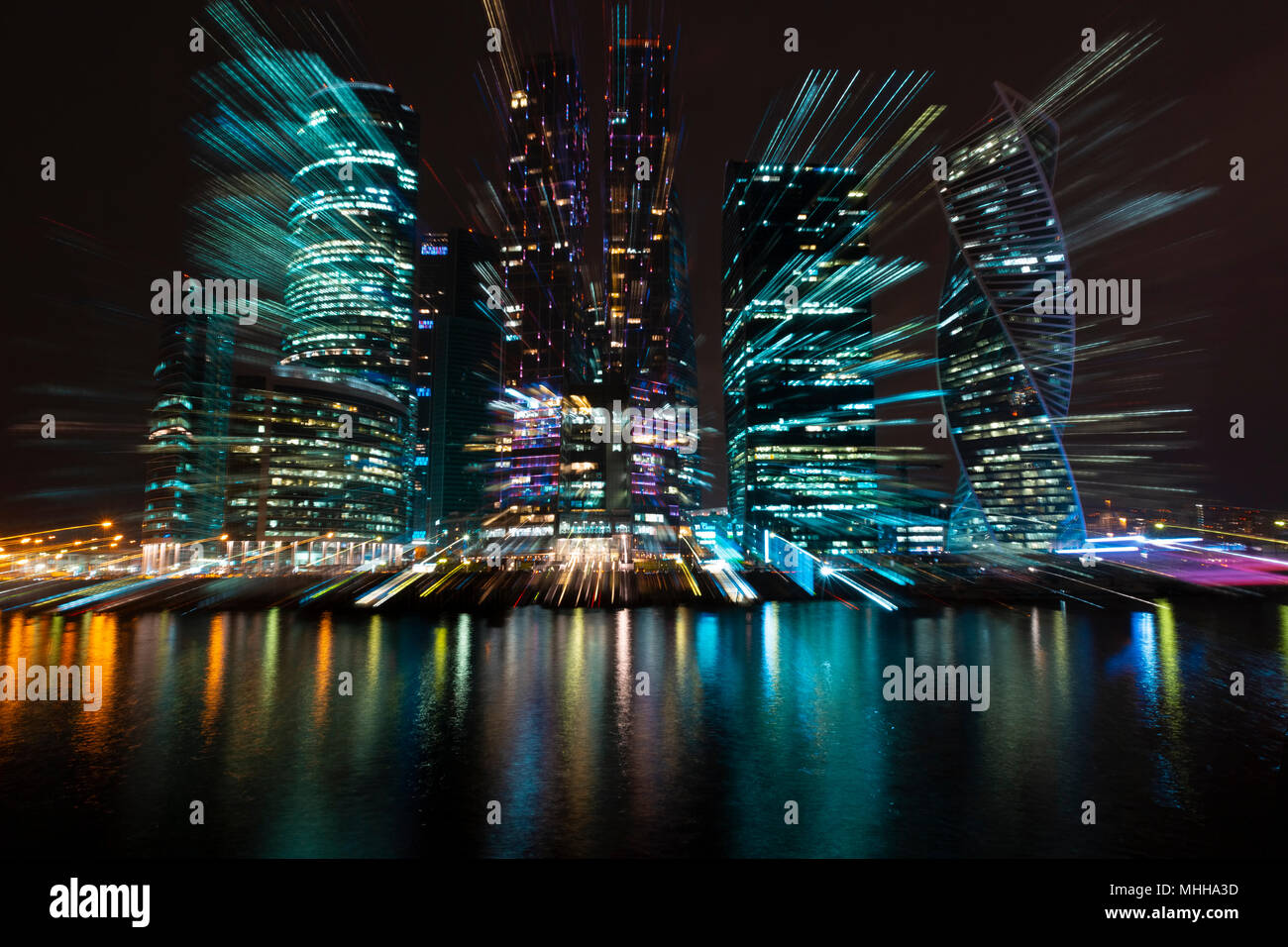 Hi-tech-abstrakten Hintergrund. Stadtbild von Wolkenkratzern der Stadt Moskau Zoomen Stockfoto