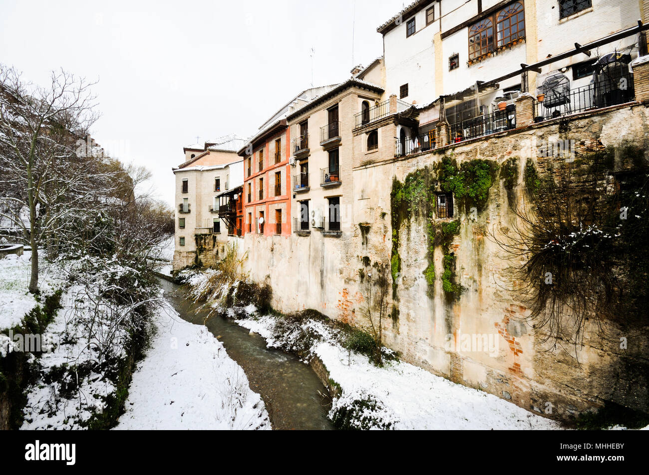 Schneesturm in Darro River. Granada, Andalusien, Spanien Stockfoto