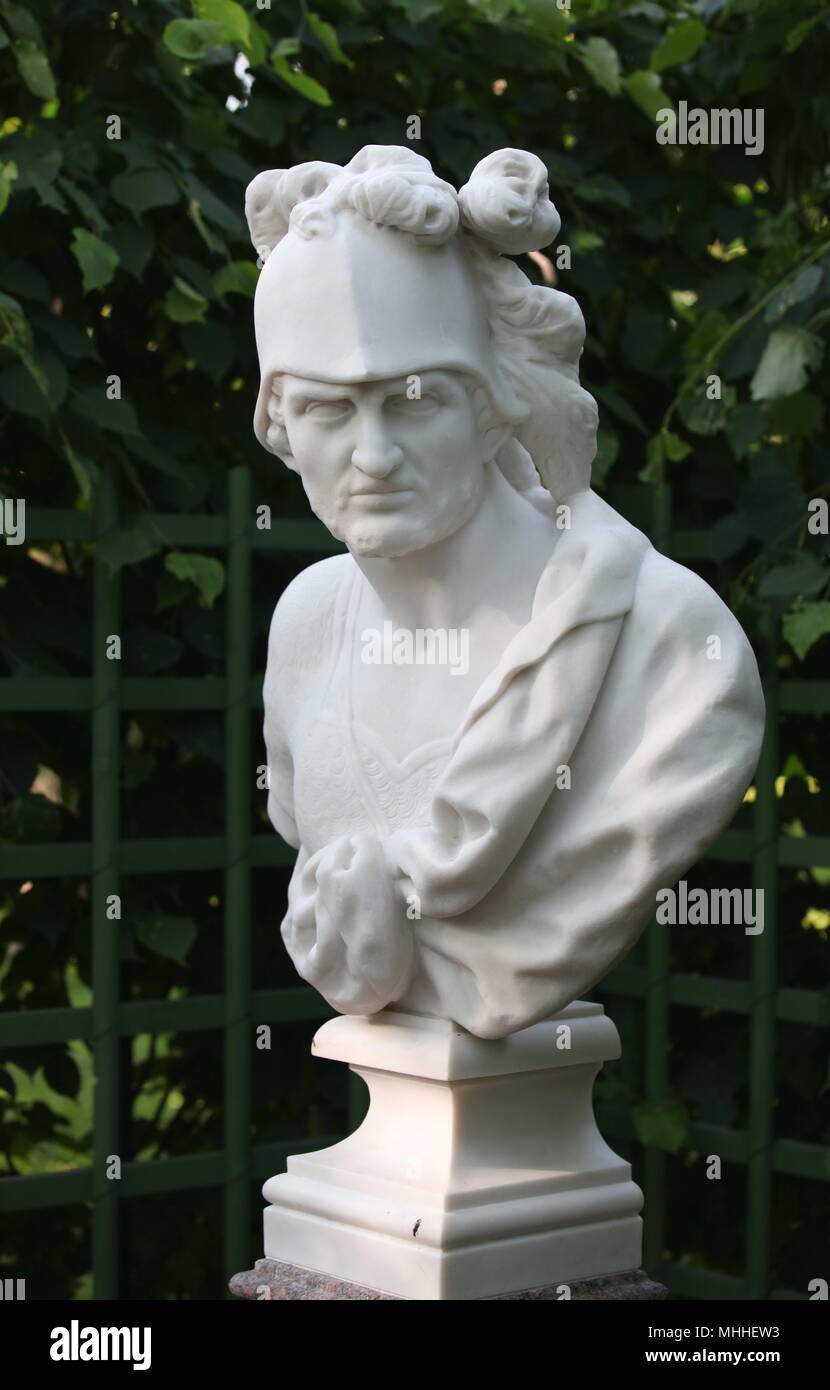 Antike Statue der griechischen Kriegsgott Ares (Mars in der römischen Mythologie). Im Sommer Garten in St. Petersburg, Russland Stockfoto