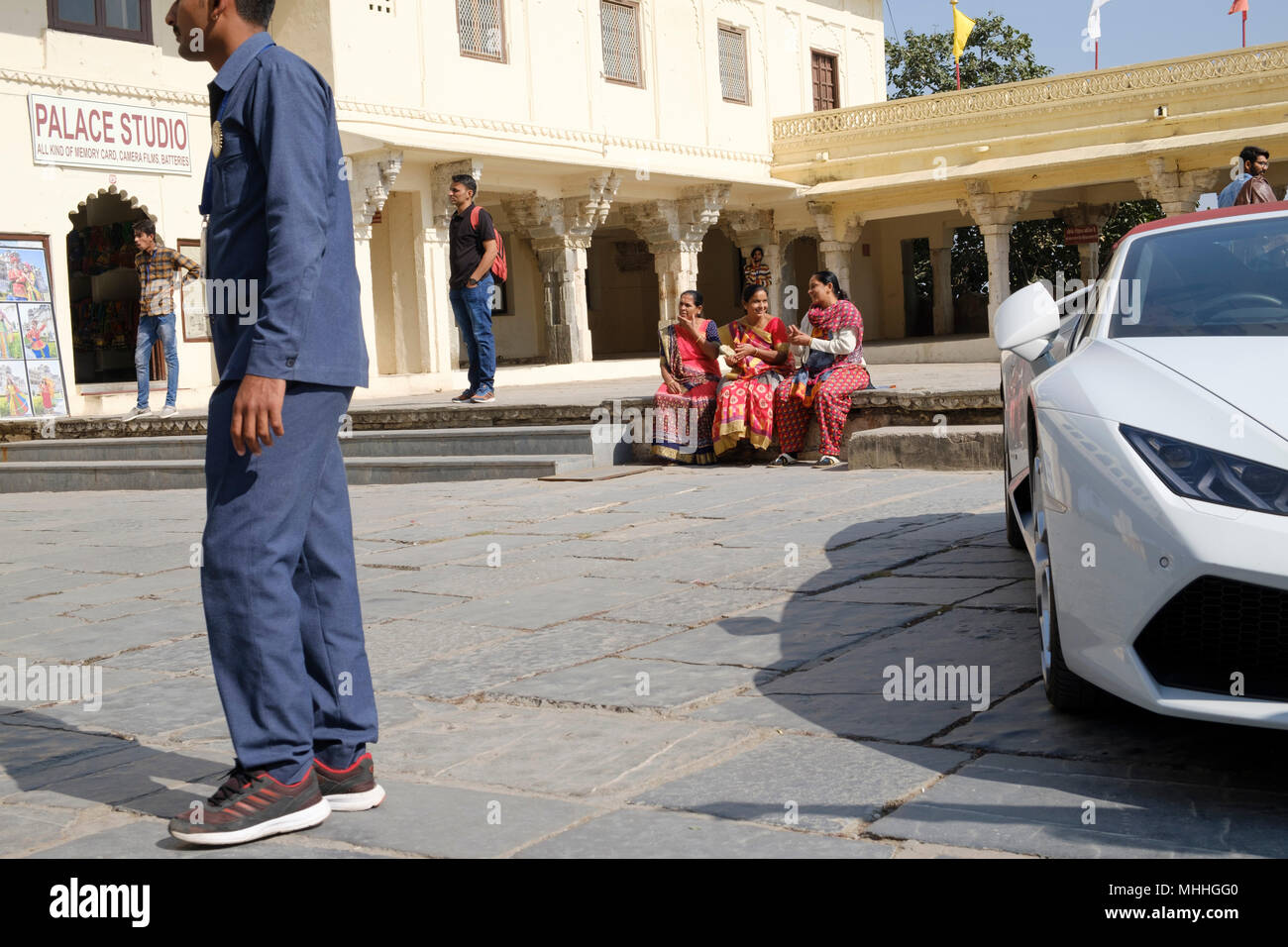 Supercars im City Palace, Udaipur, auch als die Stadt der Seen, das Venedig des Ostens genannt, ist die historische Hauptstadt des Königreichs von Mewar, Rajasthan. Foto Mike Abrahams Stockfoto