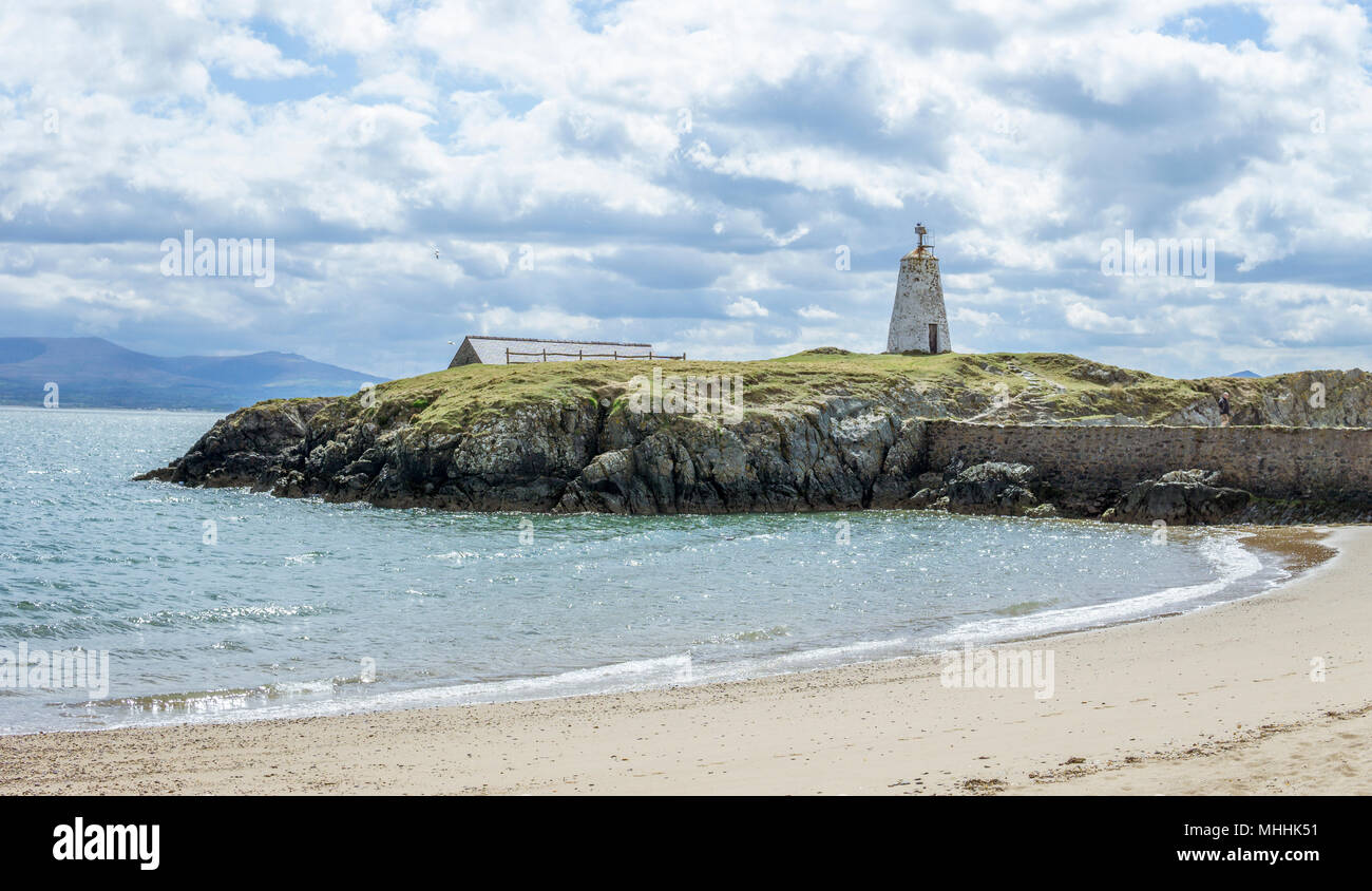 Twr Bach Leuchtturm an der Spitze der Llanddwyn Island auf Anglesey, Nordwales. Stockfoto