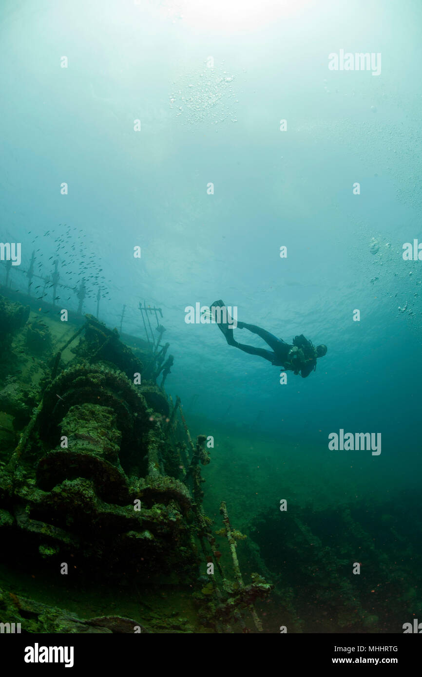 Ein Scuba Diver außerhalb Umbria II Weltkrieg Schiff Wrack im Roten Meer Stockfoto