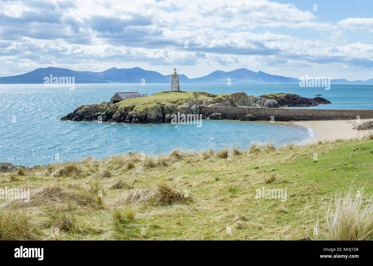 Twr Bach Leuchtturm an der Spitze der Llanddwyn Island auf Anglesey, Nordwales. Stockfoto