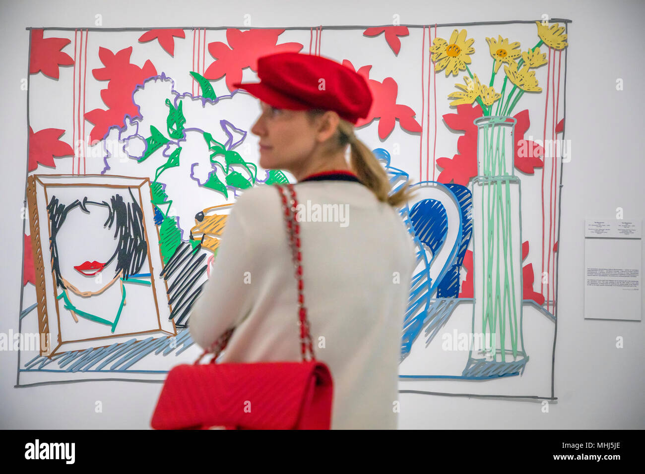 Eine Frau sieht Bild von Tom Wesselmann in der Ausstellung "Die Tour. Ludwig Museum - die Sammlung des Russischen Museums in Mamm'in MAMM in Moskau Stockfoto