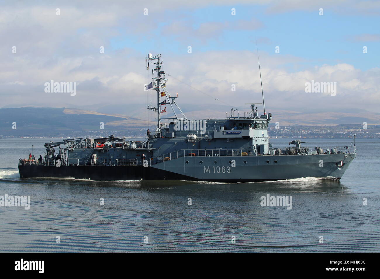 FGS Bad Bevensen (M1063), ein Frankenthal-Klasse minehunter durch die Deutsche Marine betrieben, vorbei an Greenock bei der Ankunft für Übung gemeinsame Krieger 18-1. Stockfoto