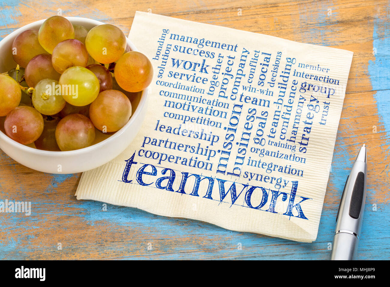 Teamwork Wort Cloud auf ein Nickerchen [kin mit frischen Weintrauben Stockfoto