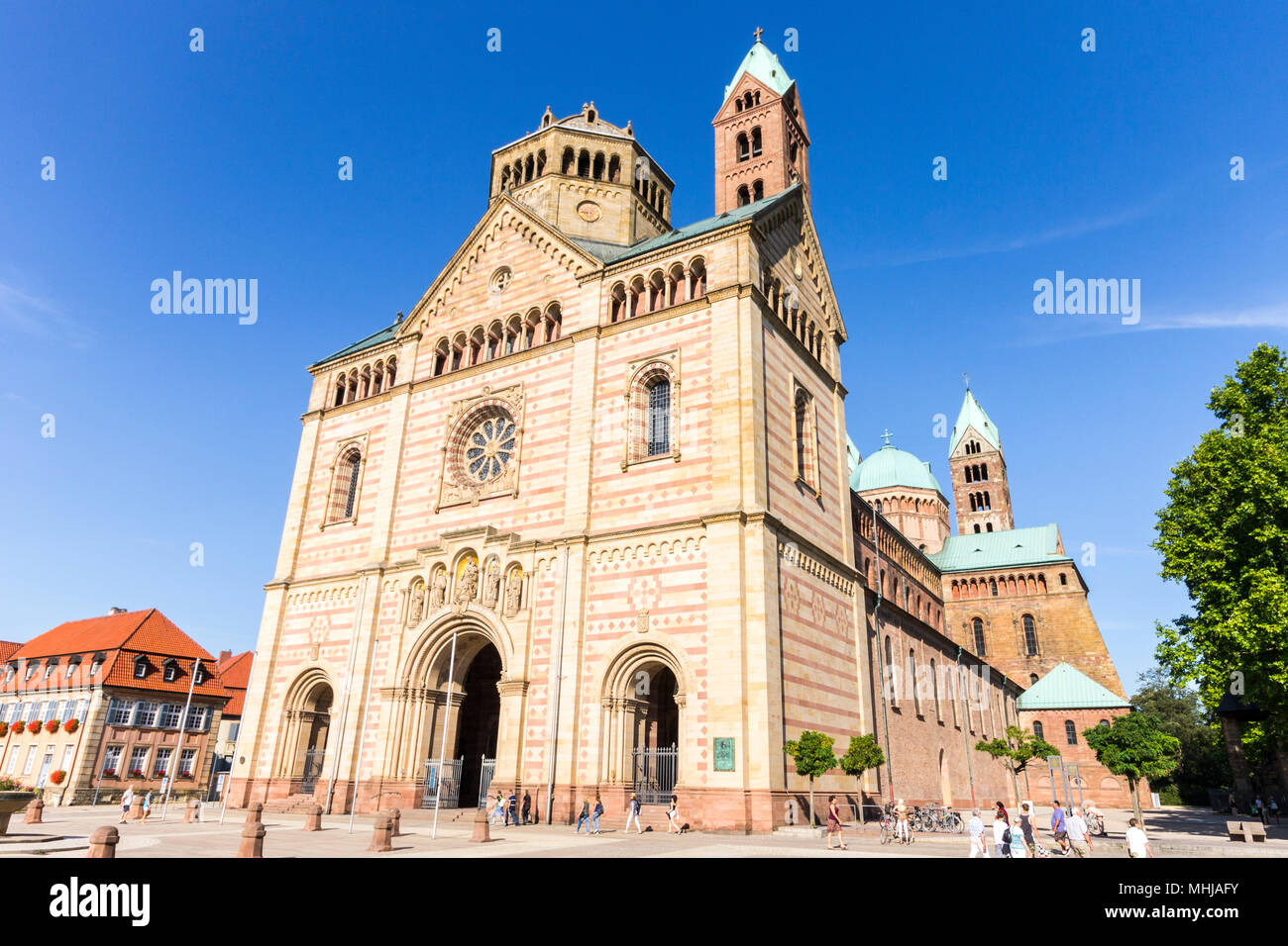 Speyer, Deutschland. Westfassade der Kaiserdom Basilika Mariä Himmelfahrt und St. Stephan. Ein Weltkulturerbe seit 1981 und größten Roma Stockfoto