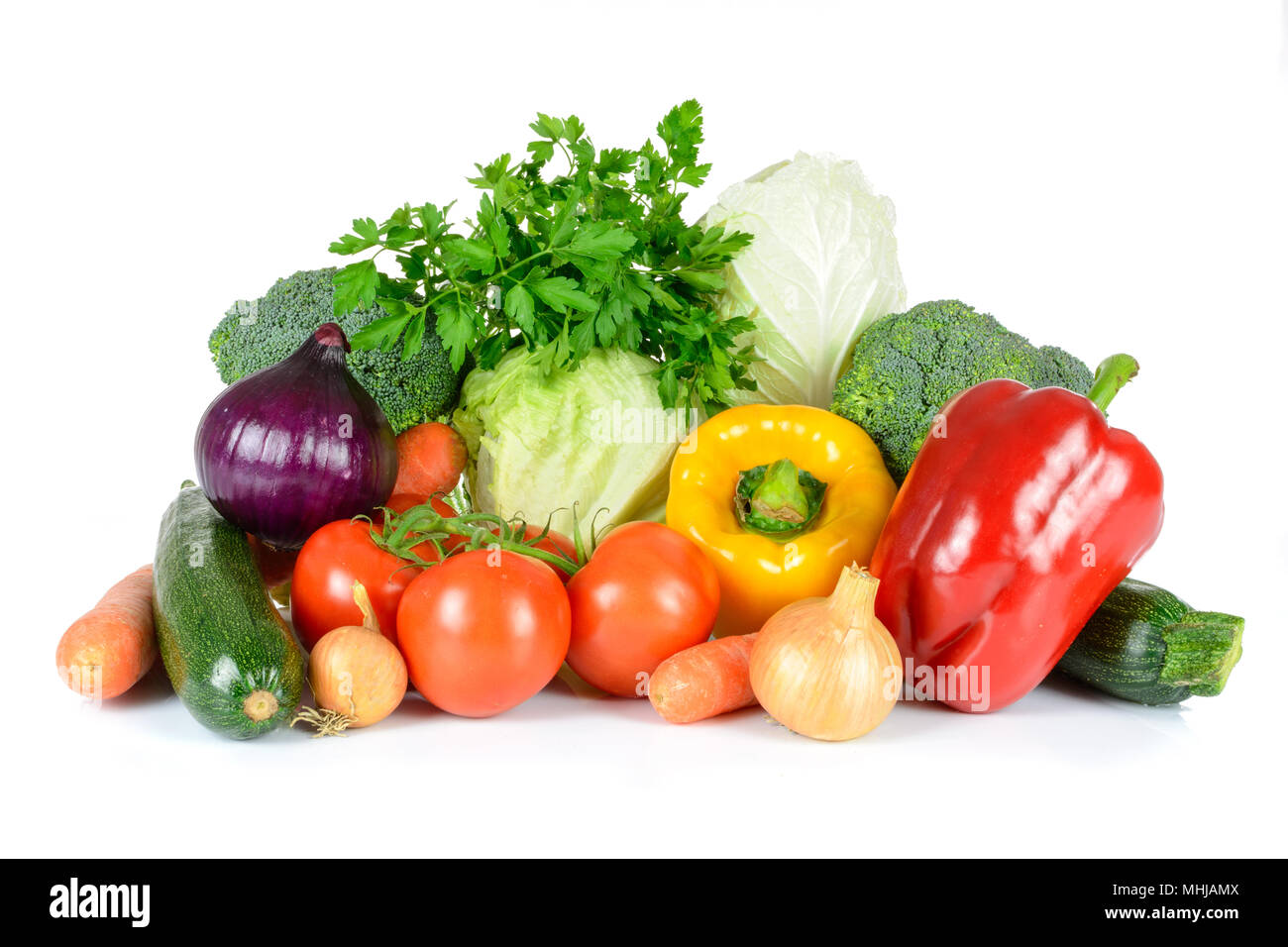 Gesunde Ernährung Konzept oder grün Einkaufen - Gruppe von ausgewählten frisches Gemüse auf weißem Hintergrund in enger isoliert. Stockfoto