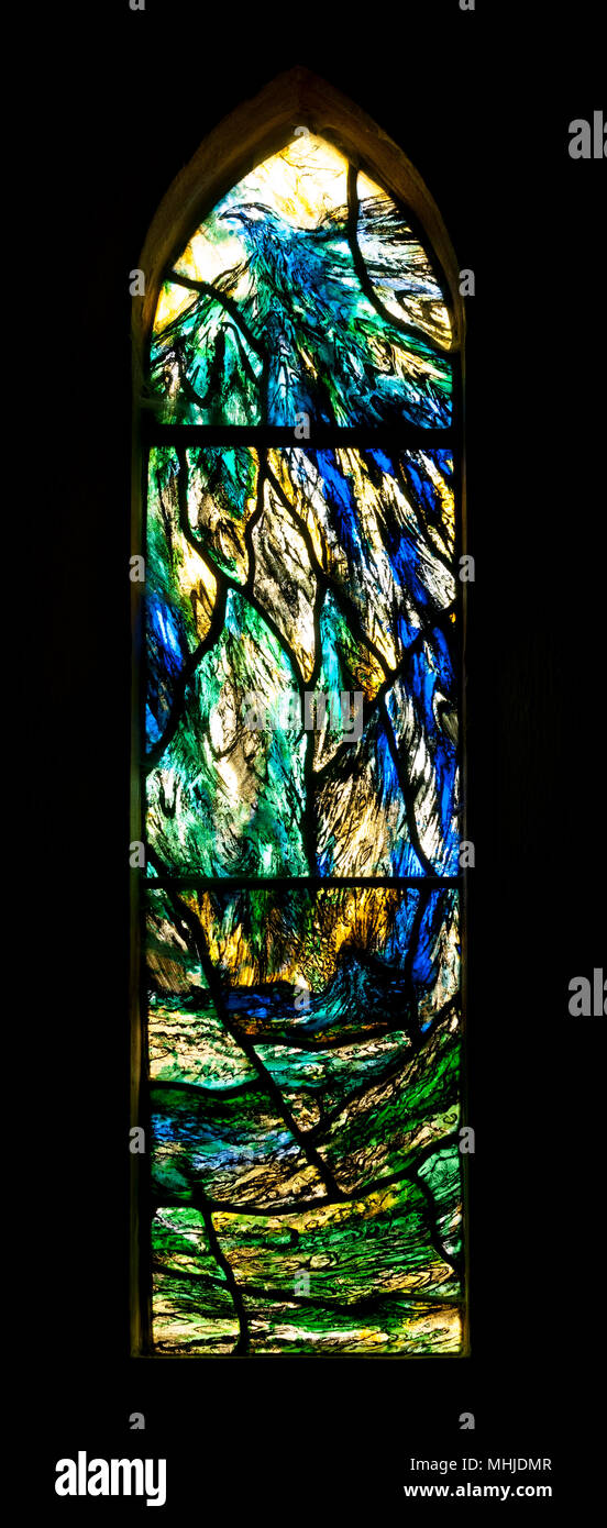 Kirchenfenster von Tom Denny, St. osmund's Kirche, Tarlton, Gloucestershire, England, Großbritannien Stockfoto