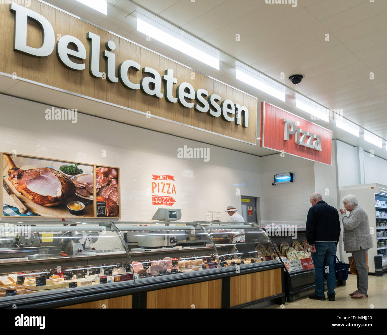 Feinkost in Sainsbury's Supermarkt, England. Großbritannien Stockfoto