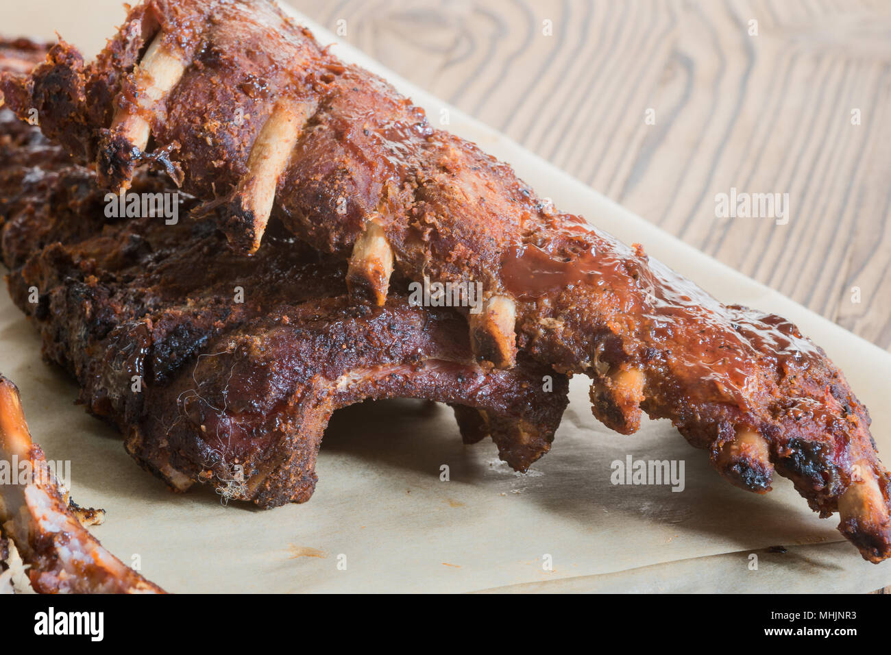 Gegrillte Spareribs mit Barbecue Sauce mit Kopie Raum Stockfoto