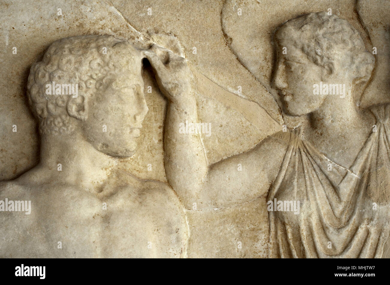 Engagement. Eine geflügelte Nike Kronen Herakles oder einem siegreichen Athleten vor der Göttin Athene. Detail. 420-410 BC. Akropolis Museum. Athen. Griechenland. Stockfoto Engagement. Eine geflügelte Nike Kronen Herakles oder einem siegreichen Athleten vor der Göttin Athene. Detail. 420-410 BC. Akropolis Museum. Athen. Griechenland. Stockfoto