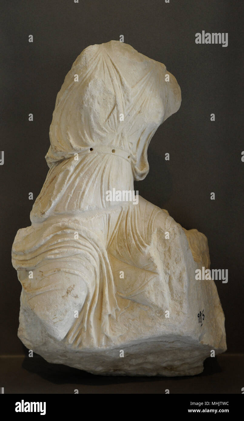 Griechische Kunst der Attika der Athena Nike Tempel. Nike opfert einen Stier. Nördlichen Teil der West Attika. 5. Jahrhundert v. Chr.. Akropolis Museum. Athen. Griechenland. Stockfoto