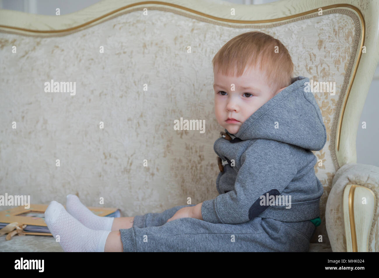 Portrait von kleinen Jungen zu Hause. Stockfoto