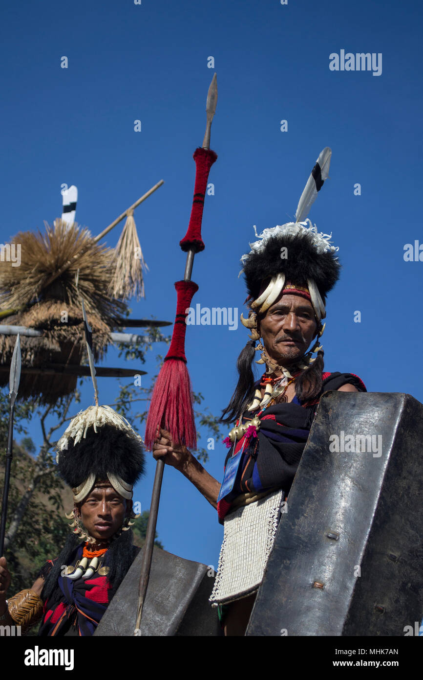 Kisama Heritage Village, Nagaland 2012. Portrait von Naga Männer warten an der Hornbill Festival Stockfoto
