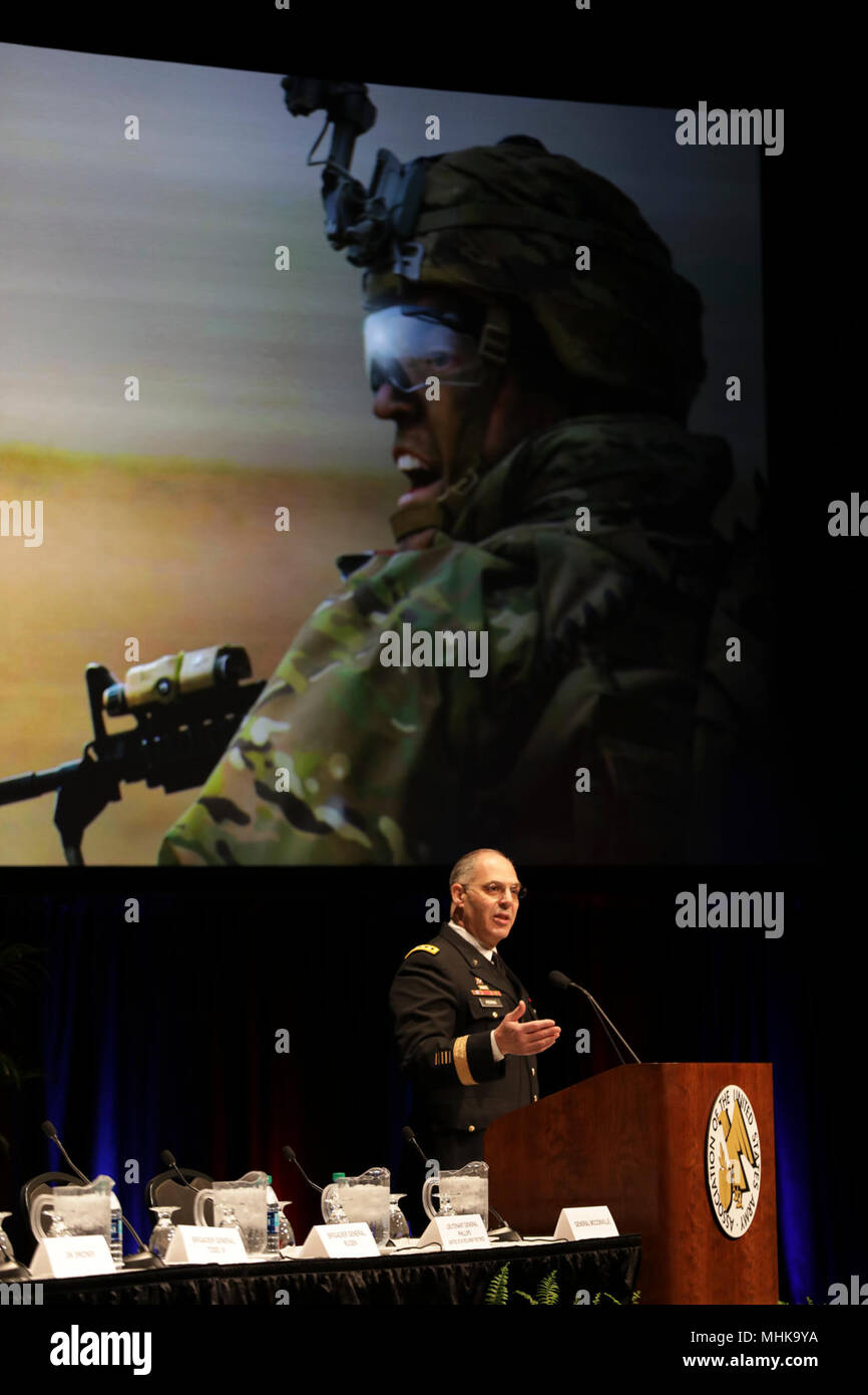 Us-Armee Gen. Gus Perna, Army Material Command kommandierender General, die Eröffnungsrede auf der Verband der US-Armee globale Kraft Symposium 2018 in Huntsville, Alabama, 27.03.2018. Hunderte von Soldaten, Armee Zivilisten, der Wissenschaft und Partnern aus der Wirtschaft nahmen an der Veranstaltung teil. Stockfoto