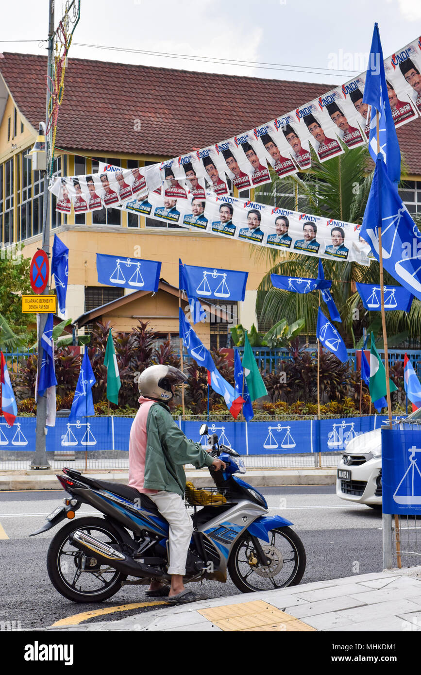 Malaysier sind übersetzung für allgemeine Wahlen am 9. Mai mit mehr als 2.000 Kandidaten, darunter einen 92-jährigen ehemaligen Ministerpräsidenten, laufen für die 222 Sitze. Aktuelle Premierminister Najib Razak wird voraussichtlich in Kraft trotz steigender Lebenshaltungskosten und politische Skandale zu bleiben. Stockfoto