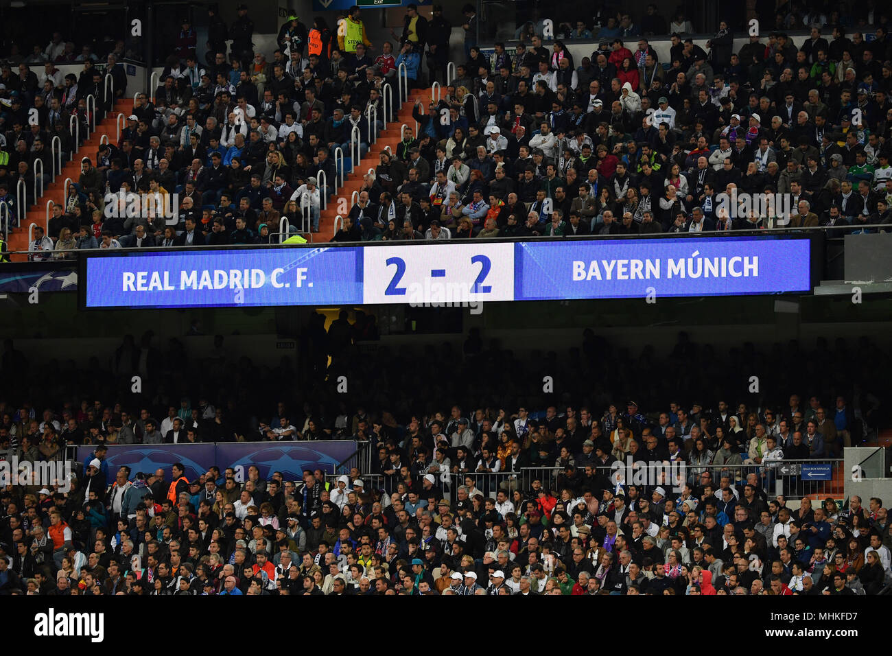 Madrid, Spanien. 01 Mai, 2018. Zufällige Ergebnis der Match, Fußball Champions League, Halbfinale, Real Madrid - FC Bayern München 2-2. Am 01.05.2018, ESTADIOSANTIAGOBERNAB E U. | Verwendung der weltweiten Kredit: dpa/Alamy leben Nachrichten Stockfoto Madrid, Spanien. 01 Mai, 2018. Zufällige Ergebnis der Match, Fußball Champions League, Halbfinale, Real Madrid - FC Bayern München 2-2. Am 01.05.2018, ESTADIOSANTIAGOBERNAB E U. | Verwendung der weltweiten Kredit: dpa/Alamy leben Nachrichten Stockfoto