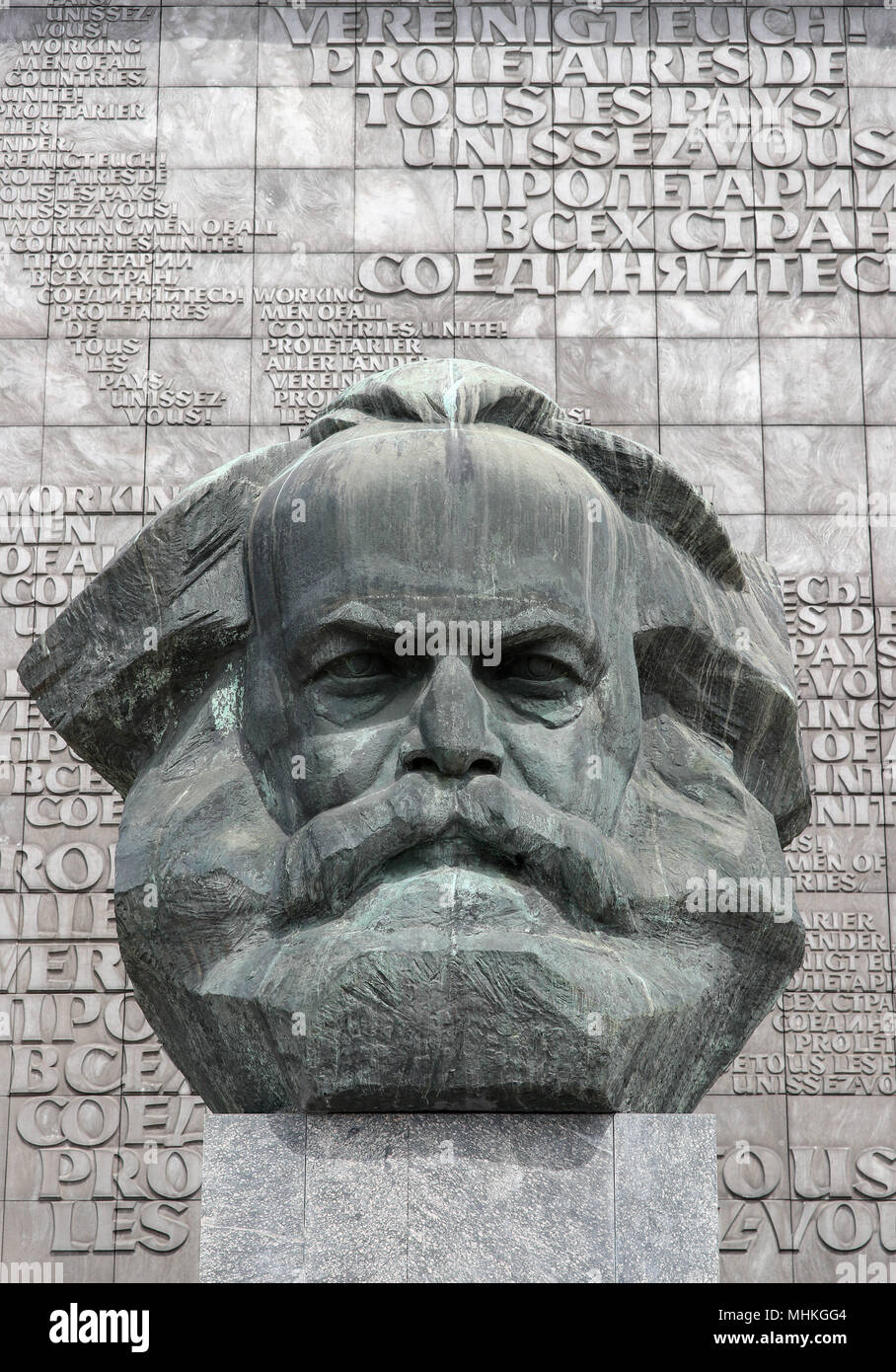 24 April 2018, Deutschland, Chemnitz: Die Marx monument Messen 7.10 Meter Höhe und einem Gewicht von über 40 Tonnen ist der zweite größte Porträtbüste der Welt. Chemnitz war der Karl-Max-city für 37 Jahr genannt. Im Jahr 1990 drei Viertel der Einwohner entschieden, die Namen Chemnitz zurückzukehren. Karl Marx (1818-1883) 200. Geburtstag, wird eins 05. Foto: Jan Woitas/dpa-Zentralbild/dpa Stockfoto