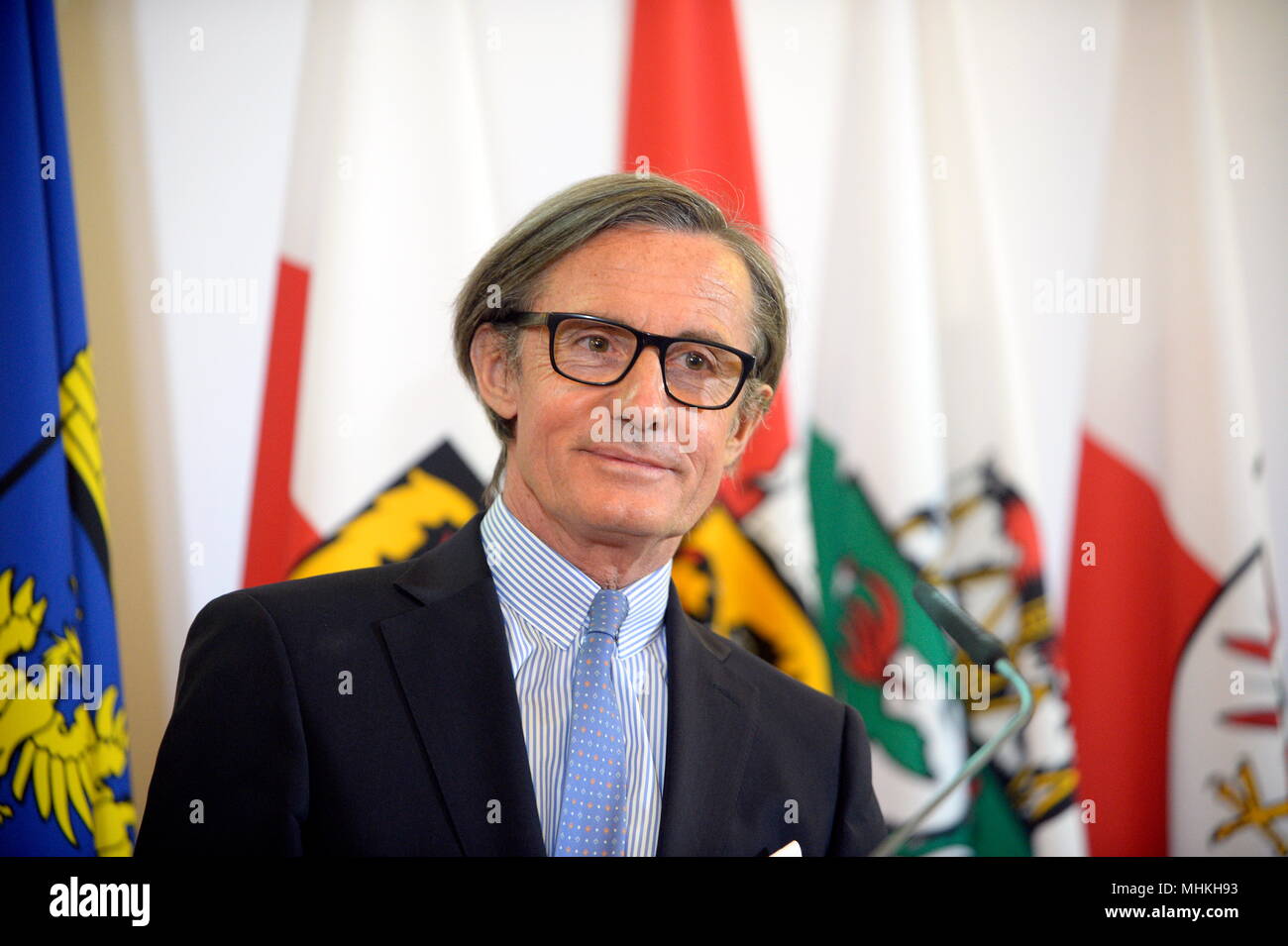 Wien, Österreich. Mai 2, 2018. Tagung des Ministerrats der Österreichischen Bundesregierung im Bundeskanzleramt in Wien. Bild zeigt der Regierungssprecher Peter Launsky-Tieffenthal. Quelle: Franz Perc/Alamy leben Nachrichten Stockfoto