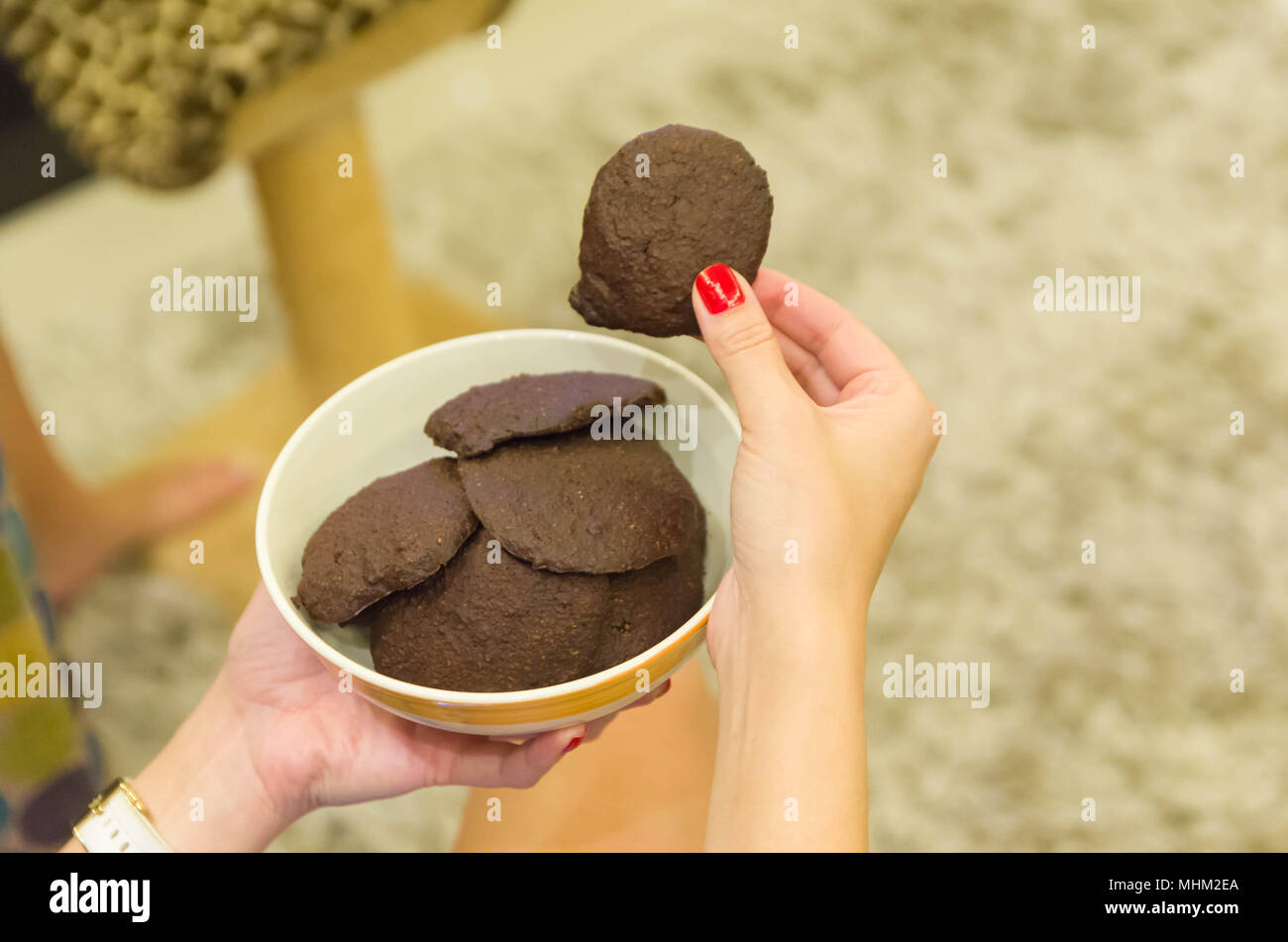 Schmiegen sie sich an hausgemachte schokoladenkekse