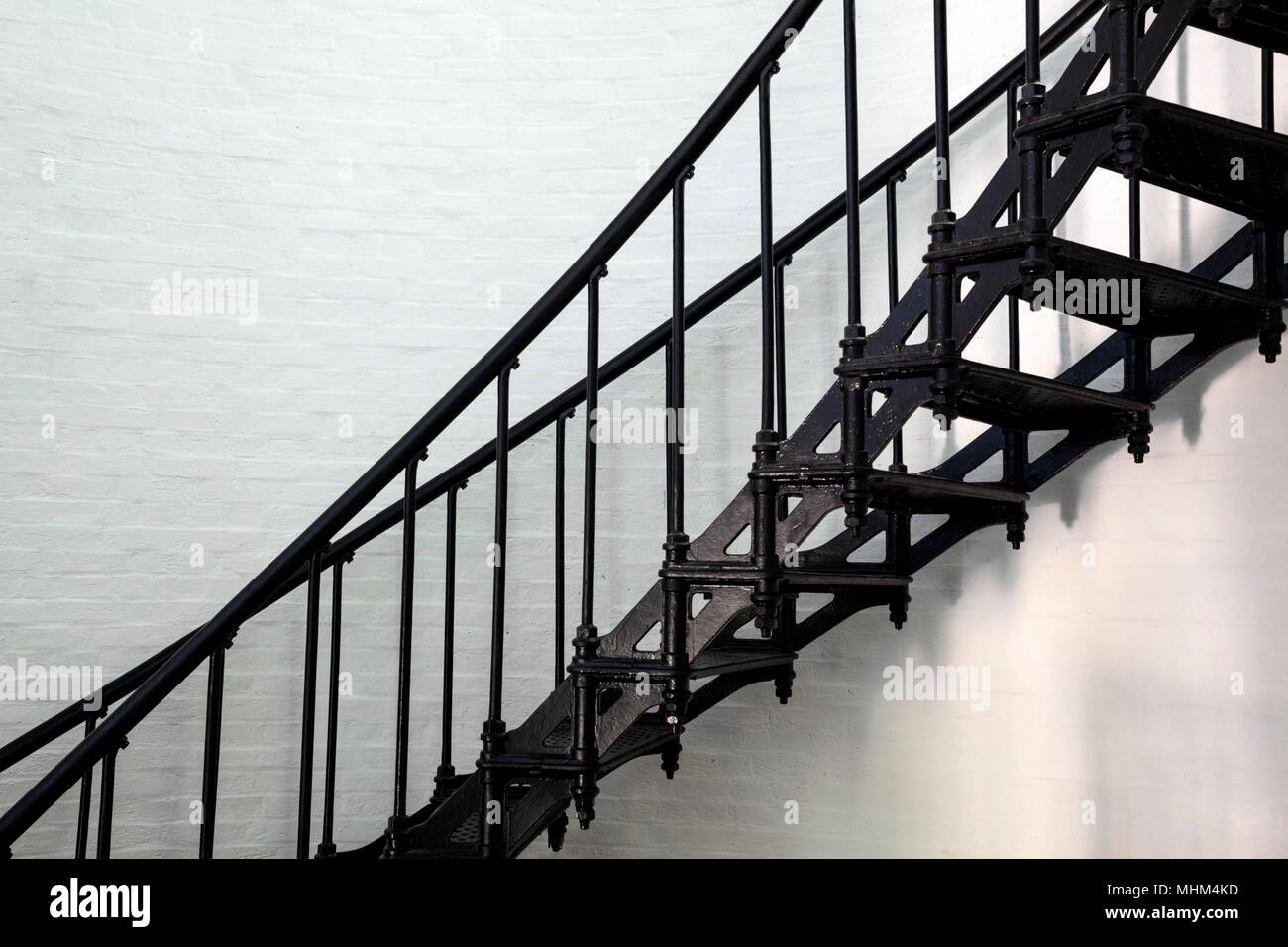 NC-01642-00... NORTH CAROLINA- Treppe in Bodie Island Lighthouse auf Bodie Island entlang der äußeren Banken, Cape Hatteras National Seashore. Stockfoto