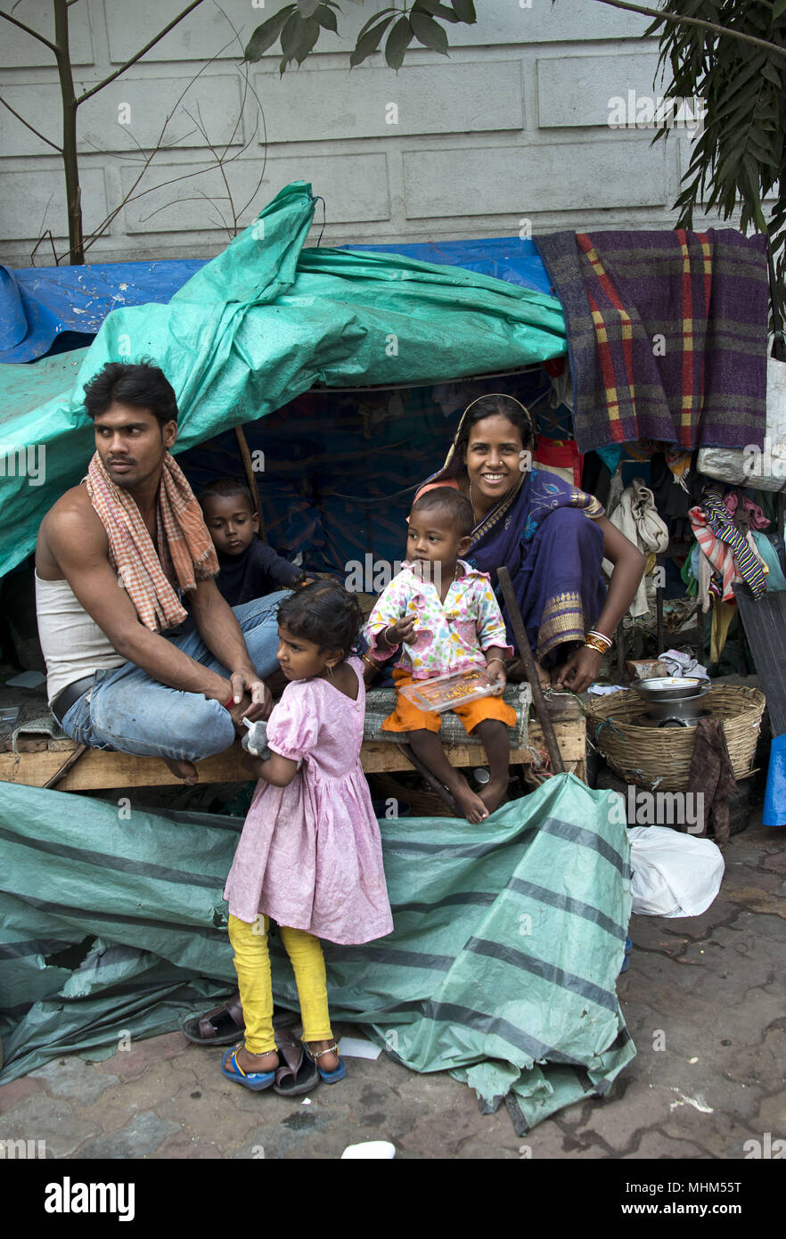 Obdachlose Familie auf den Straßen von Kalkutta, Indien Stockfoto