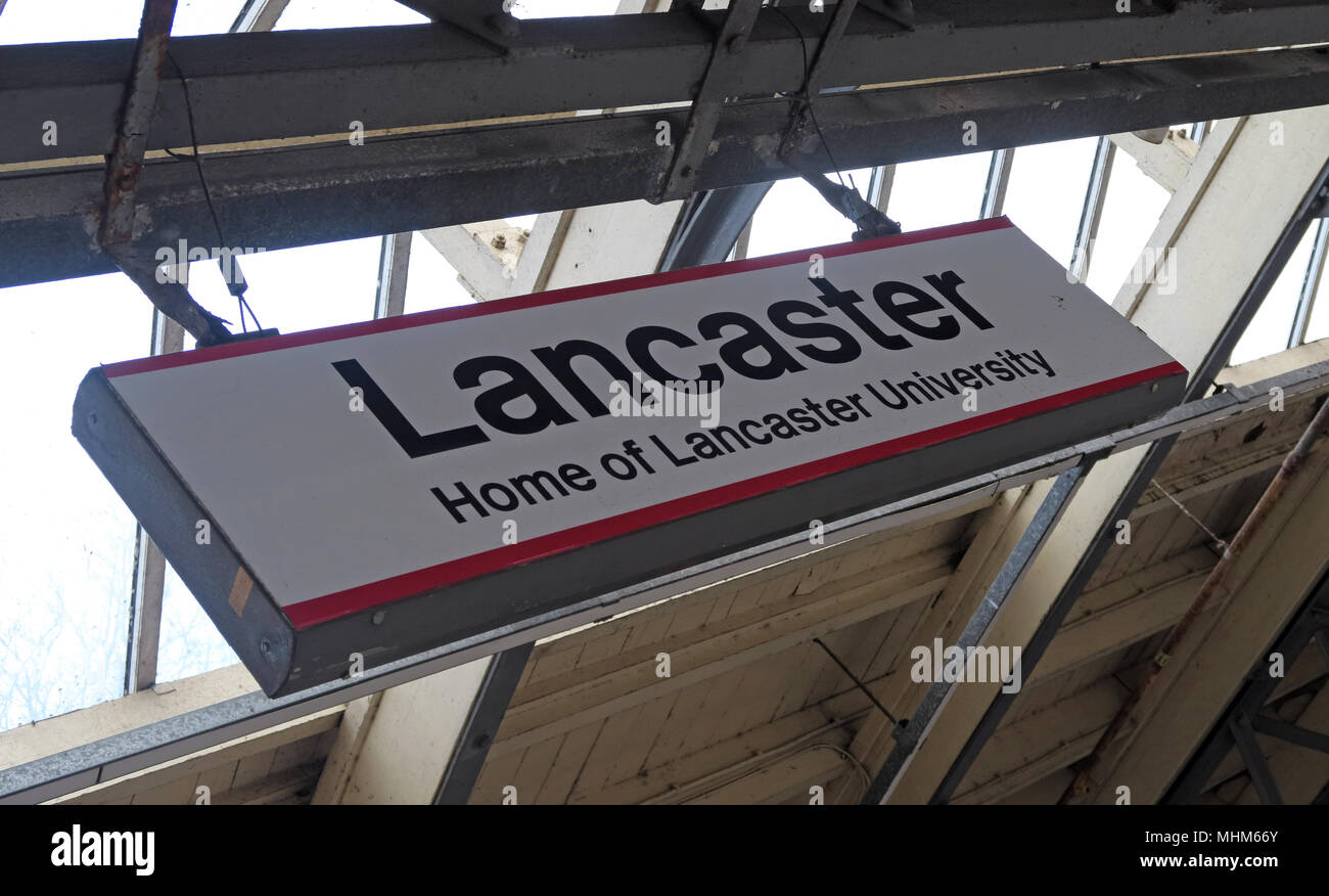 Lancaster Bahnhof, Haus der Universität Lancaster, Plattform Stockfoto