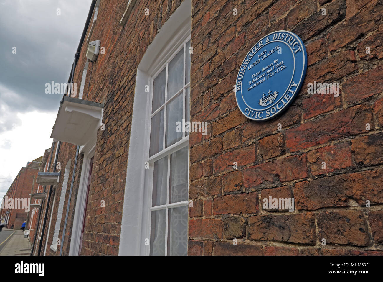 Bridgwater & Bezirk der bürgerlichen Gesellschaft blaue Plakette drei Häuser von Holloway und Hutt, North Somerset, England, Großbritannien Stockfoto