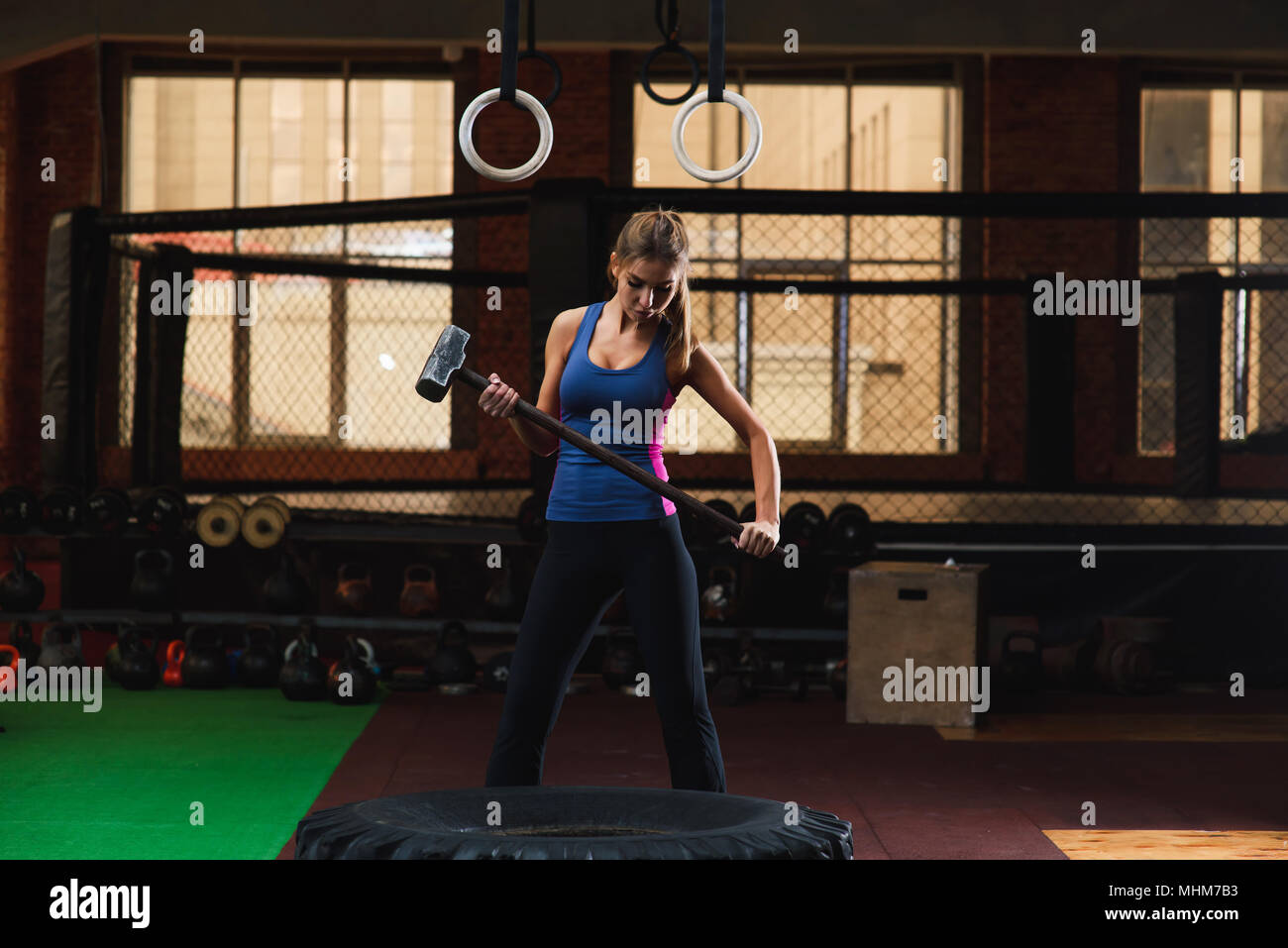 Schwingender hammer Fotos und Bildmaterial in hoher Auflösung Alamy