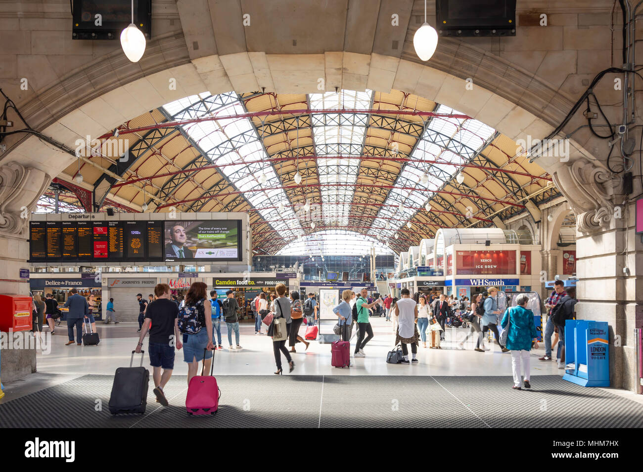 Innenraum bahnhofshalle am Bahnhof Victoria, Victoria, Westminster, London, England, Vereinigtes Königreich Stockfoto