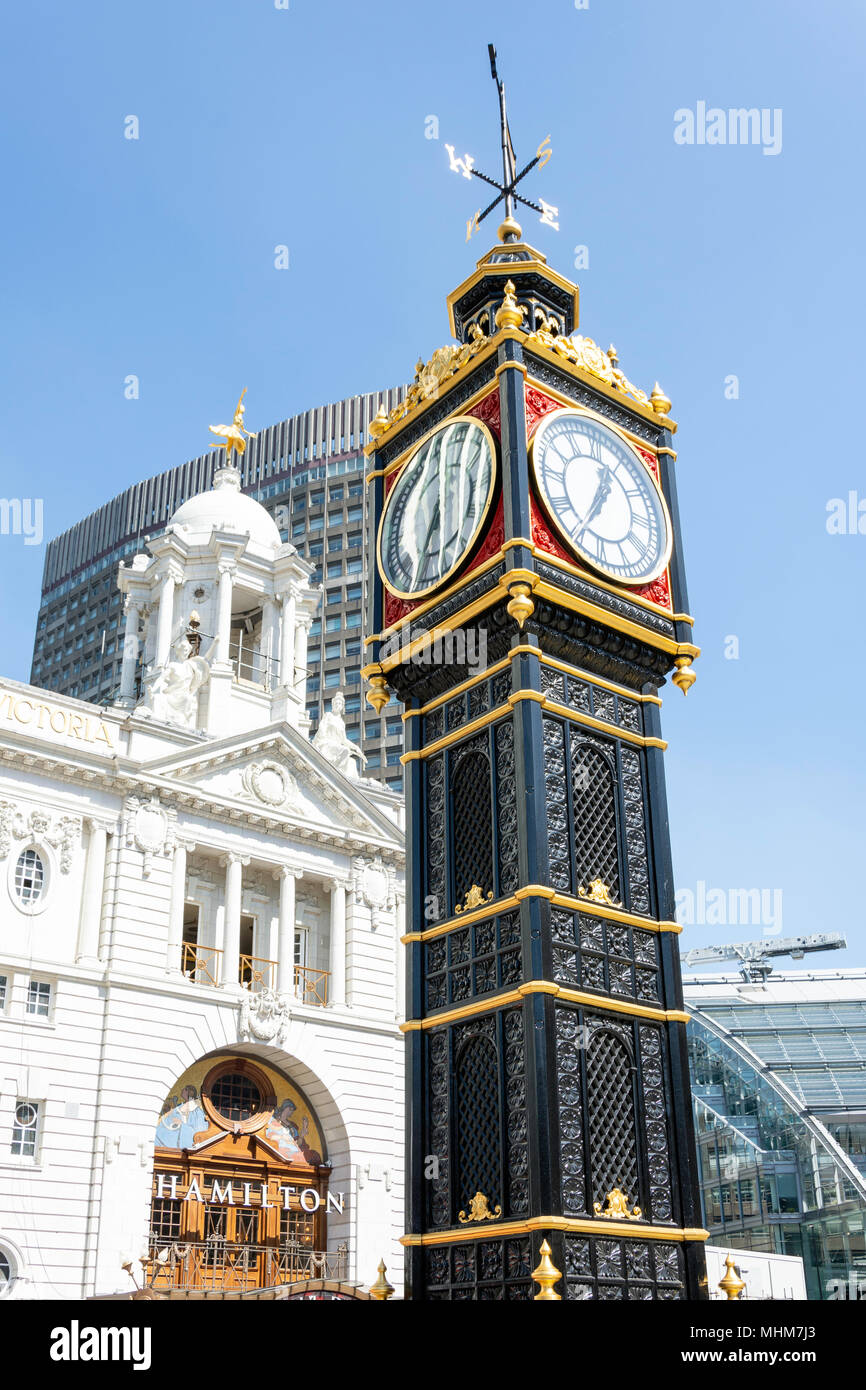 Wenig Ben Clock Tower und Victoria Palace Theatre, Victoria Street, Victoria, Westminster, London, England, Vereinigtes Königreich Stockfoto