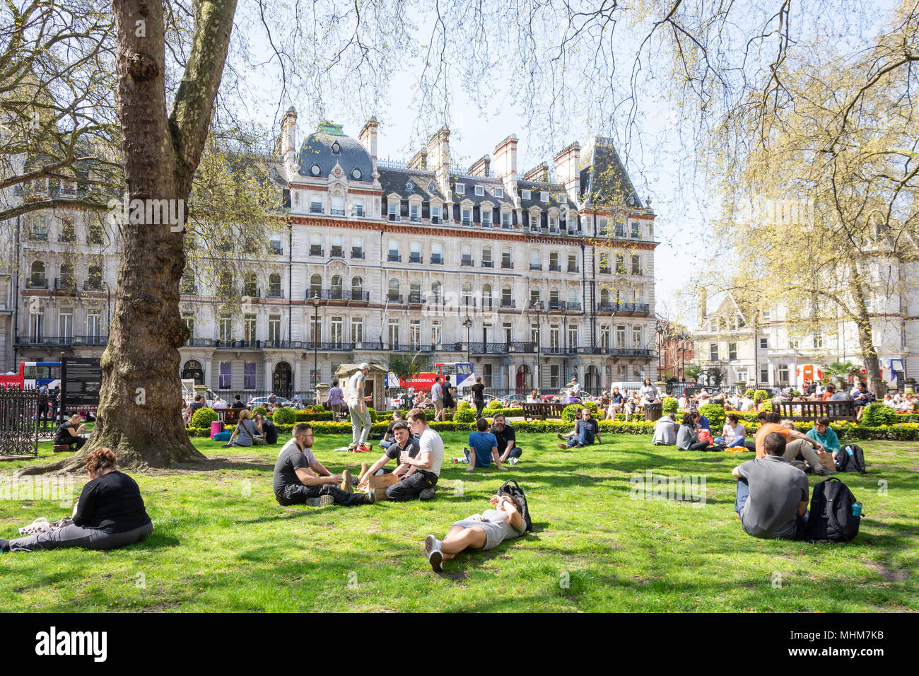Untere Grosvenor Gardens, Grosvenor Place, Belgravia, Westminster, London, England, Vereinigtes Königreich Stockfoto