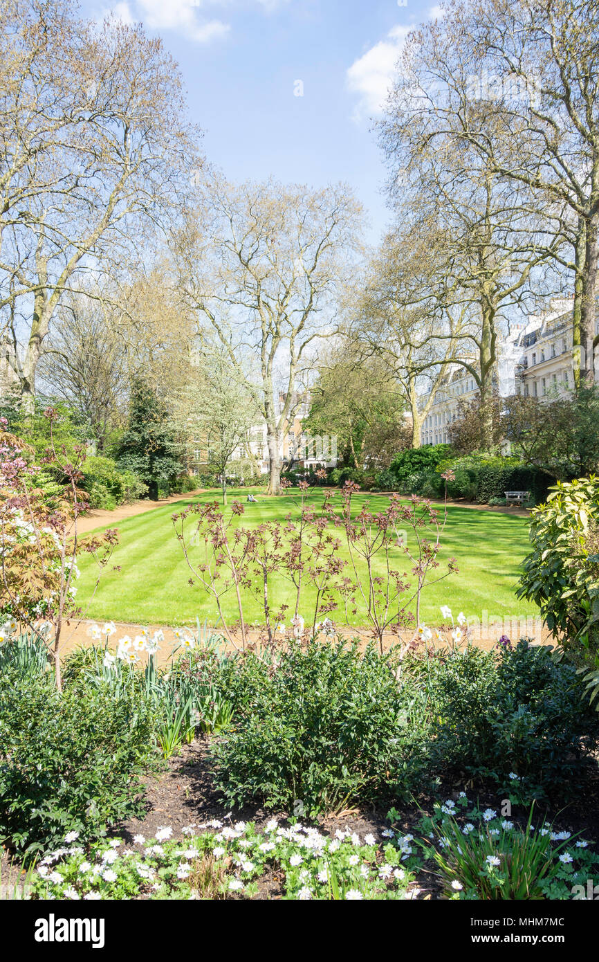 Garten im Frühjahr, Eaton Square, Belgravia, Westminster, London, England, Vereinigtes Königreich Stockfoto