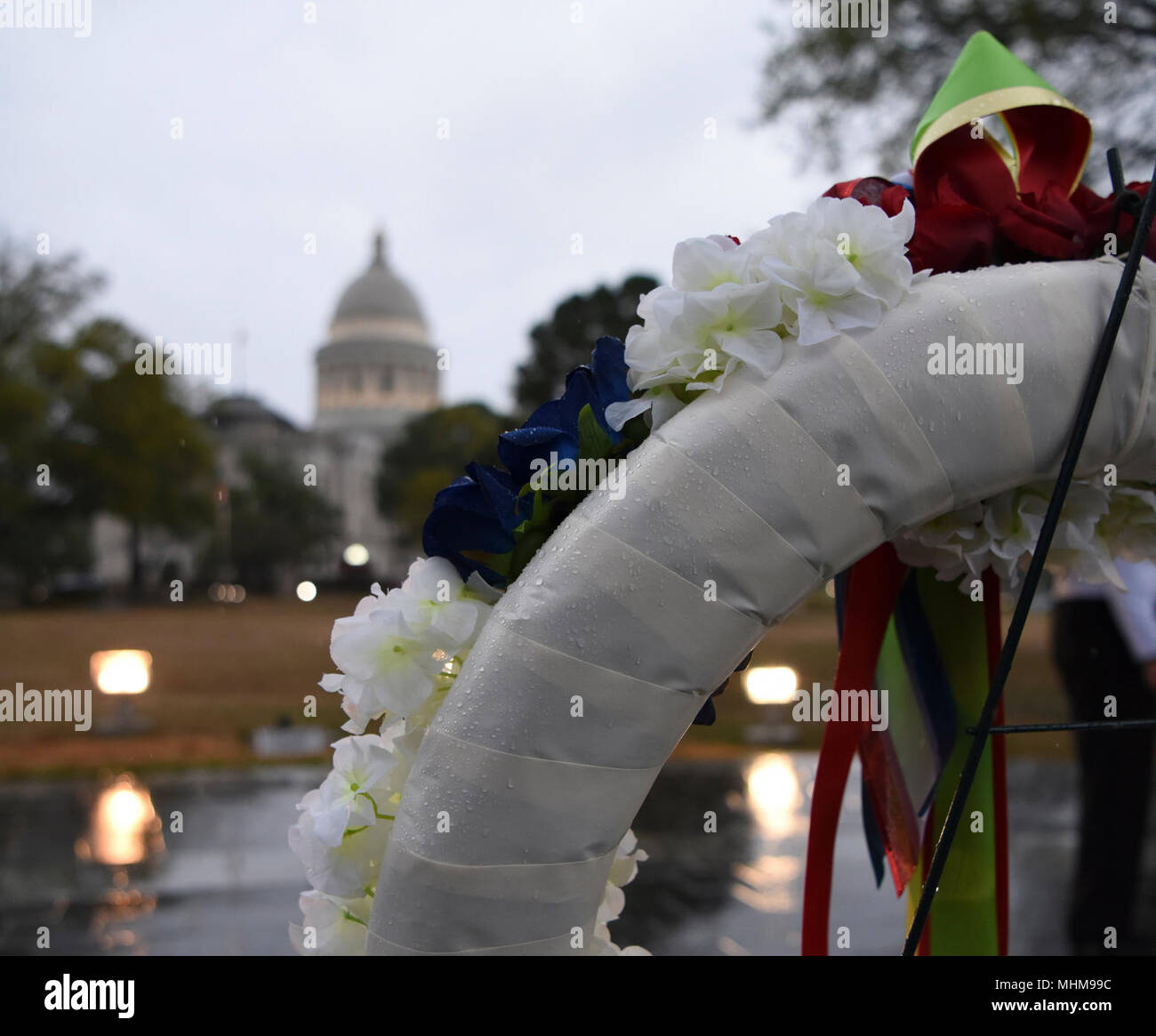 Little Rock, Arche: - die Arkansas Abteilung der Veterans Affairs leitete eine Kranzniederlegung Donnerstag, März 28, 2018, bei den Vietnam Veteranen' Memorial auf dem Gelände des Arkansas State Capitol. Die Zeremonie geehrt SGT Willie Pippins Sr. (Little Rock, AR) und SPC Glennon Marcussen (Monticello, AR). Beide Pippins" und marcussen Die Namen sind auch auf das Vietnam Memorial in Washington DC. (U.S. Army National Guard Stockfoto
