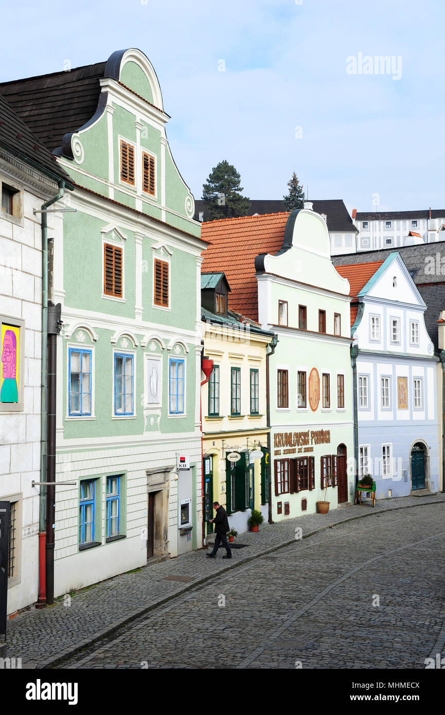 Široká Straße in Cesky Krumlov. Der Name "široká" bedeutet "breiter" Straße - es ist in der Tat die breiteste Straße in der Stadt, Böhmen, Tschechische Republik Stockfoto