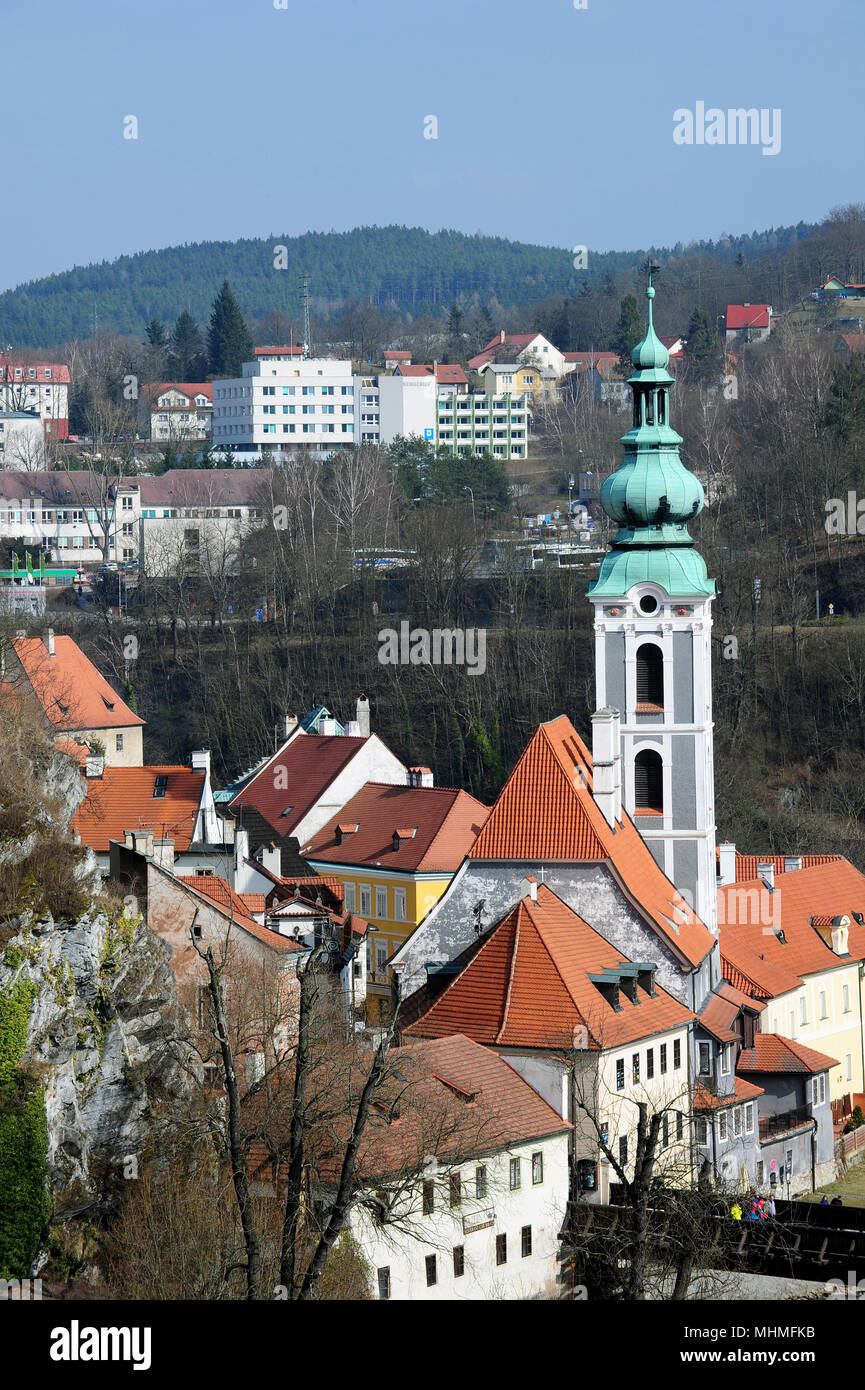 Anzeigen von Cesky Krumlov vom schloss die Stadt mit dem Glockenturm der Kirche von St. Jost, Tschechische Republik Stockfoto