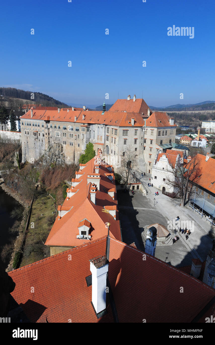 Die burganlage von Cesky Krumlov, Tschechische Republik, vom Turm des Schlosses gesehen Stockfoto