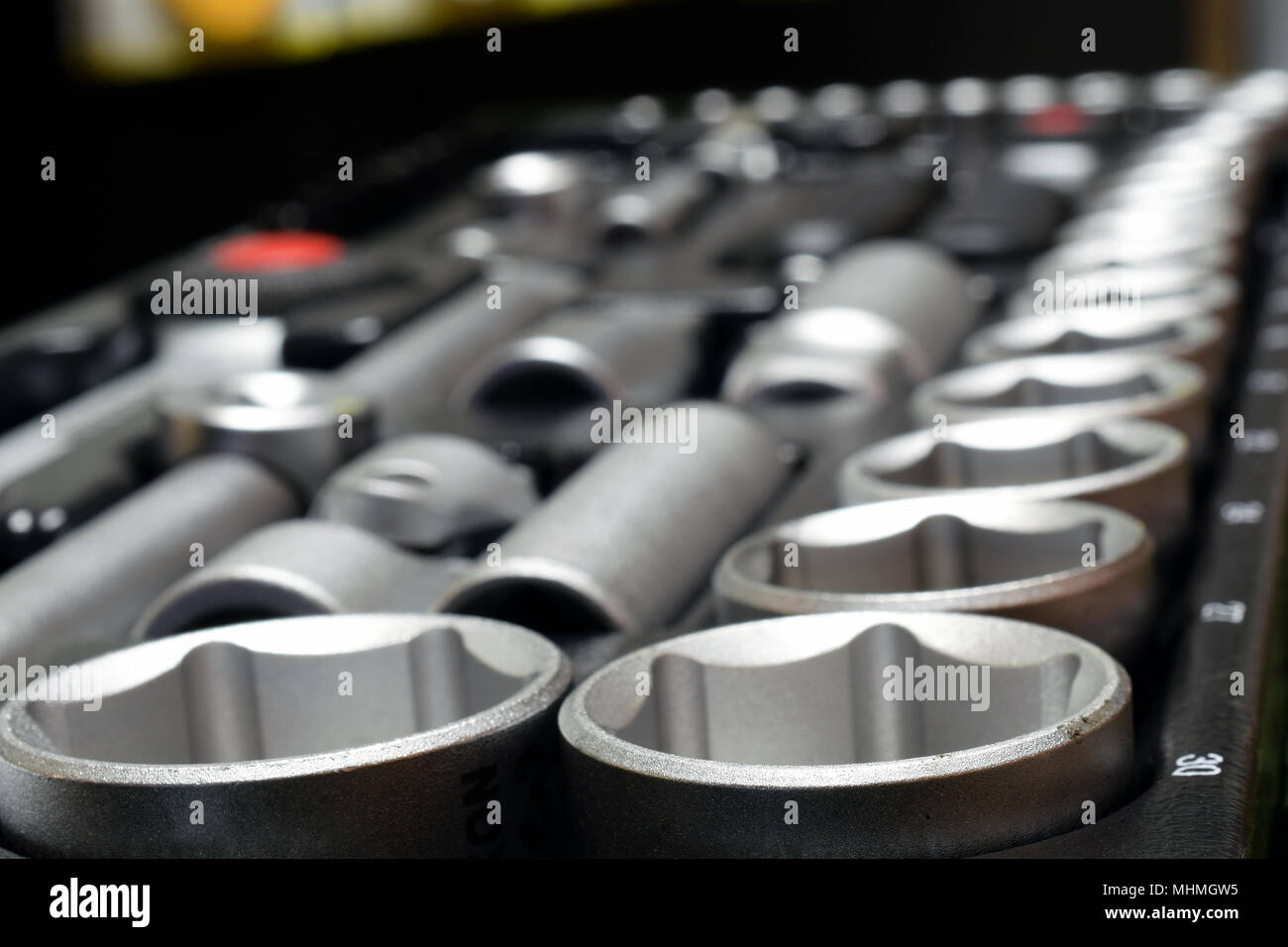 Toolbox schließen. Seitenansicht, geringe Tiefenschärfe. Stockfoto