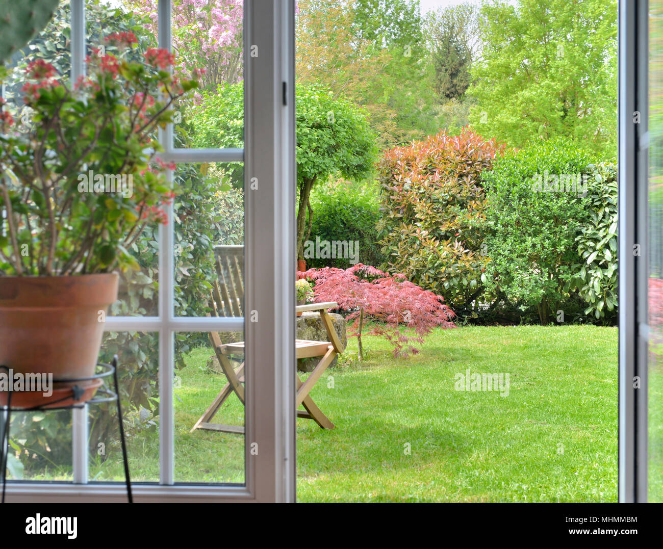 Garten Durch Das Innere Eines Hauses Durch Eine Tur Gesehen Macht
