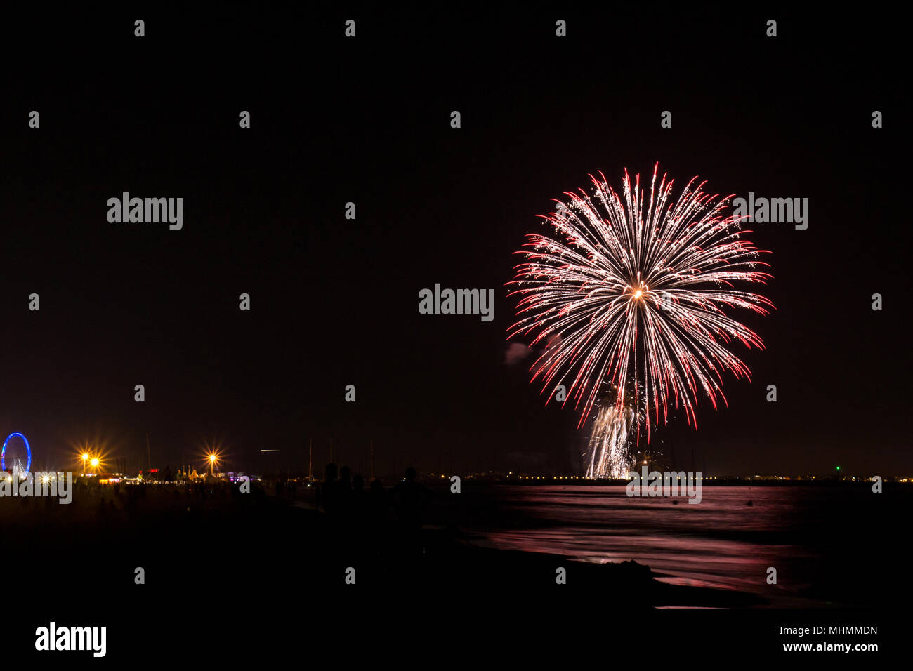 Bastille Day Feuerwerk in der französischen Stadt La-Grande-Motte, 2017. Stockfoto