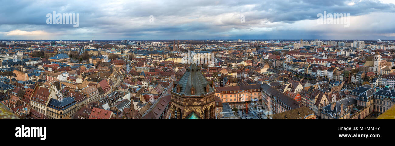 Anzeigen von Straßburg vom Dach der Kathedrale Stockfoto