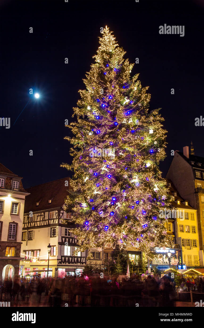 Weihnachtsbaum am Place Kleber in Straßburg, Hauptstadt des Christus Stockfoto