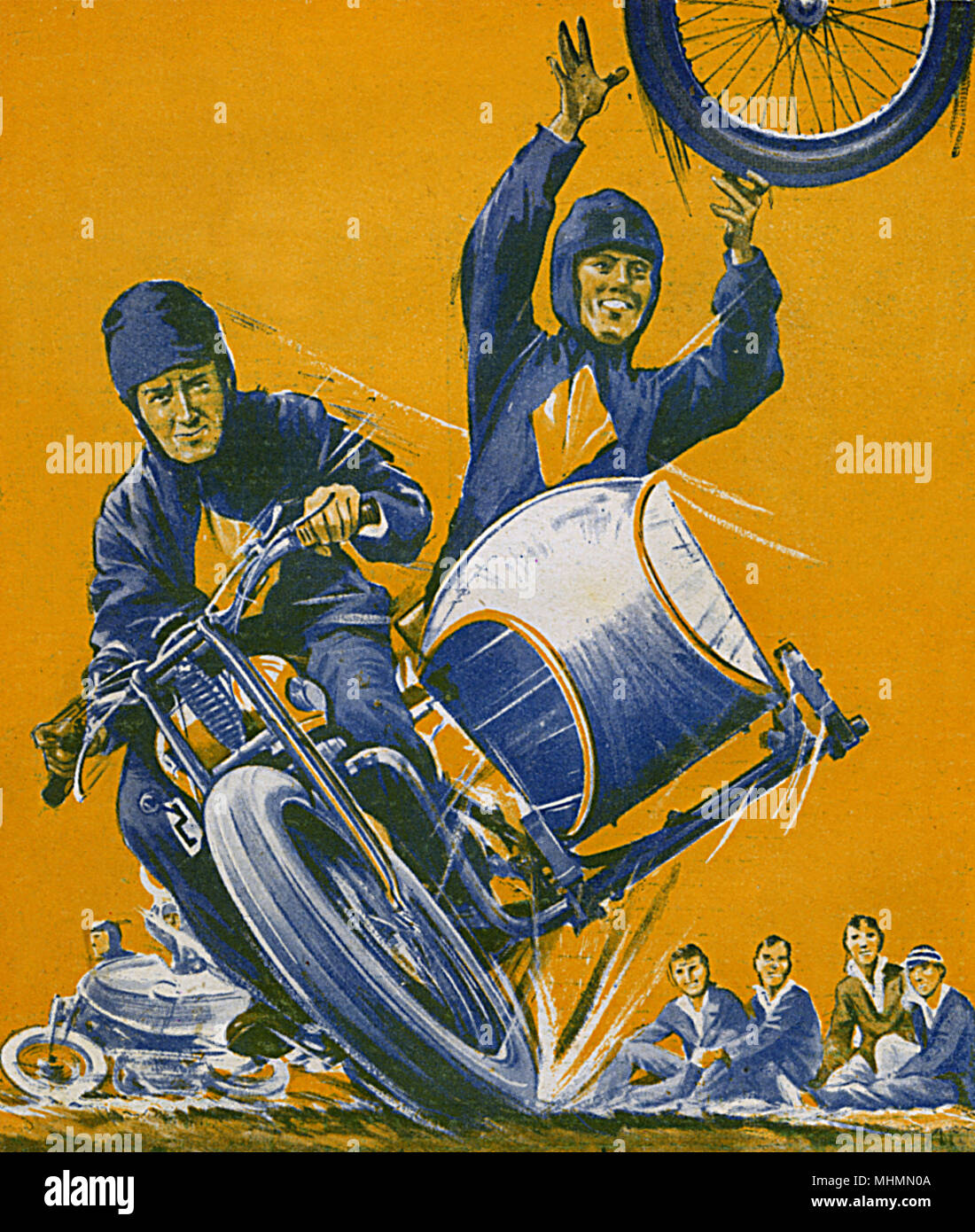 Stunt reitet auf einem Motorrad und Seitenwagen führen Sie ihre Tricks, lösen und werfen den Beiwagen Rad, während er weiterhin an Geschwindigkeit zu fahren. Datum: 1932 Stockfoto