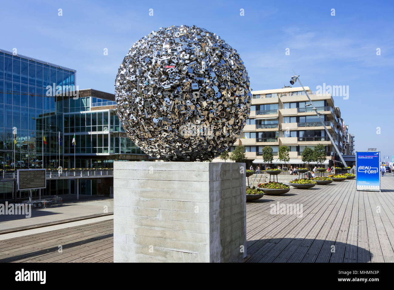 Artwork wirklich glänzende Dinge, die nicht wirklich etwas mit Ryan Gander in Beaufort 2018 Koksijde/Coxyde, Westflandern, Belgien Stockfoto