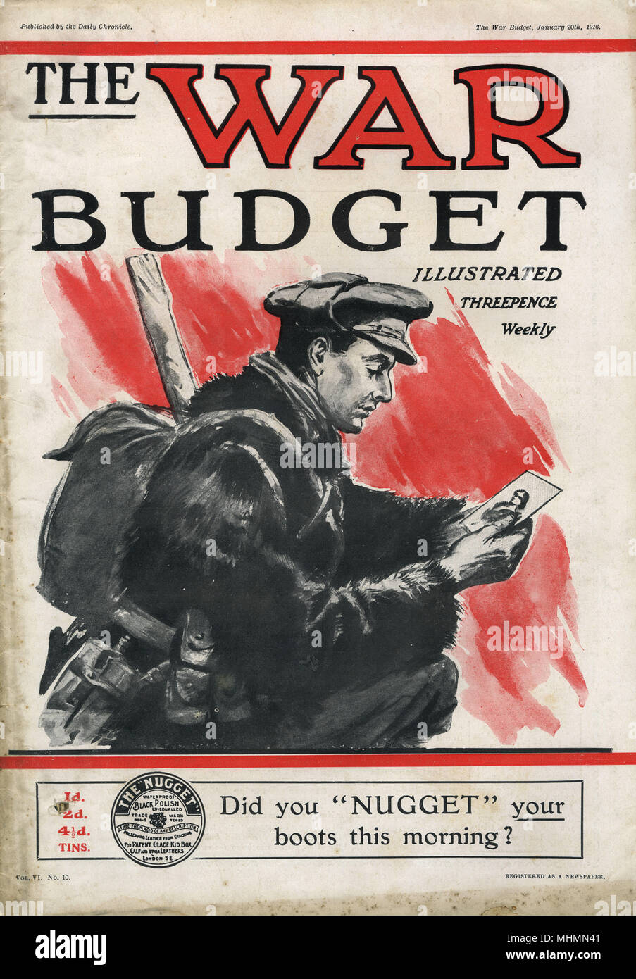 Das Kriegsbudget - britischer Tommy liest einen Brief von zu Hause Stockfoto